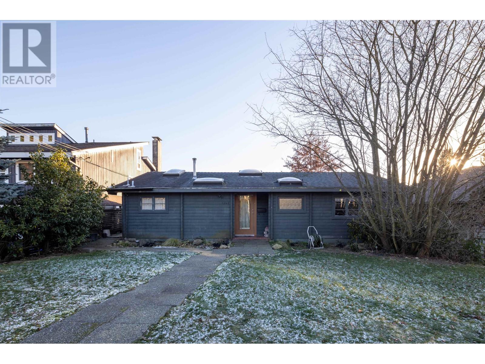 1342 Fulton Avenue, West Vancouver, British Columbia  V7T 1N8 - Photo 1 - R2957106