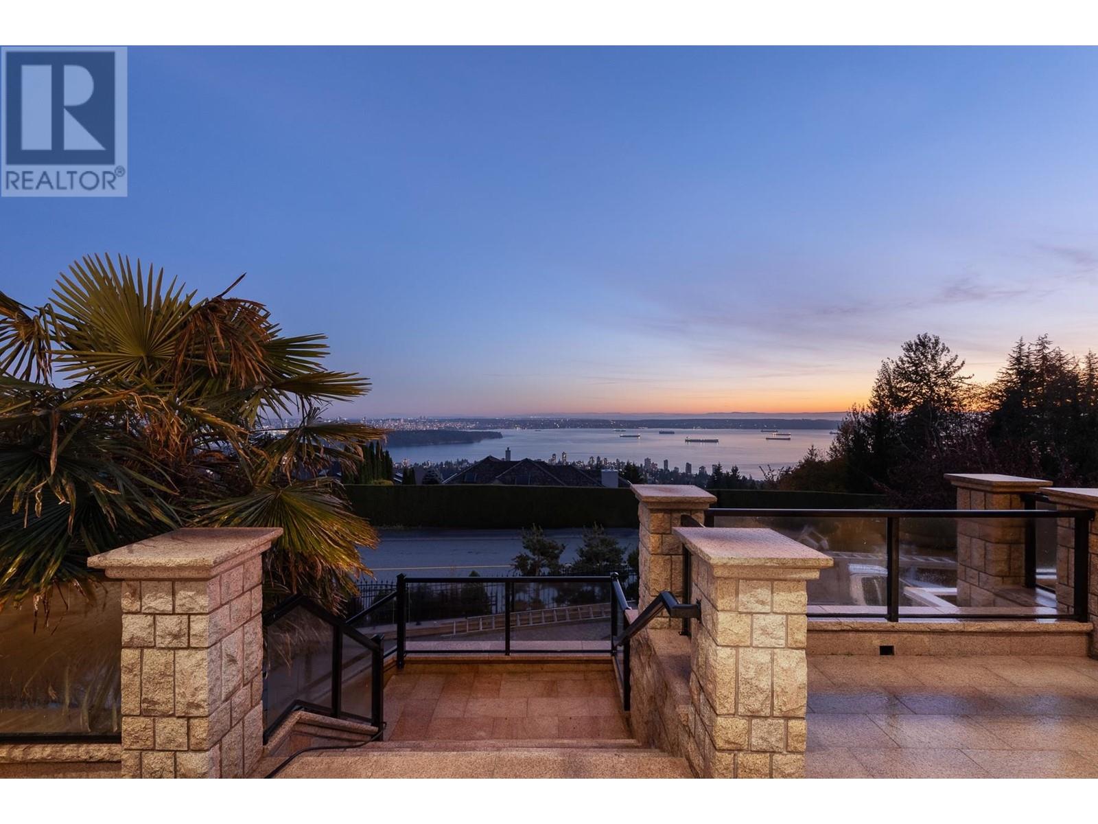 2533 Westhill Drive, West Vancouver, British Columbia  V7S 3A3 - Photo 3 - R2957181