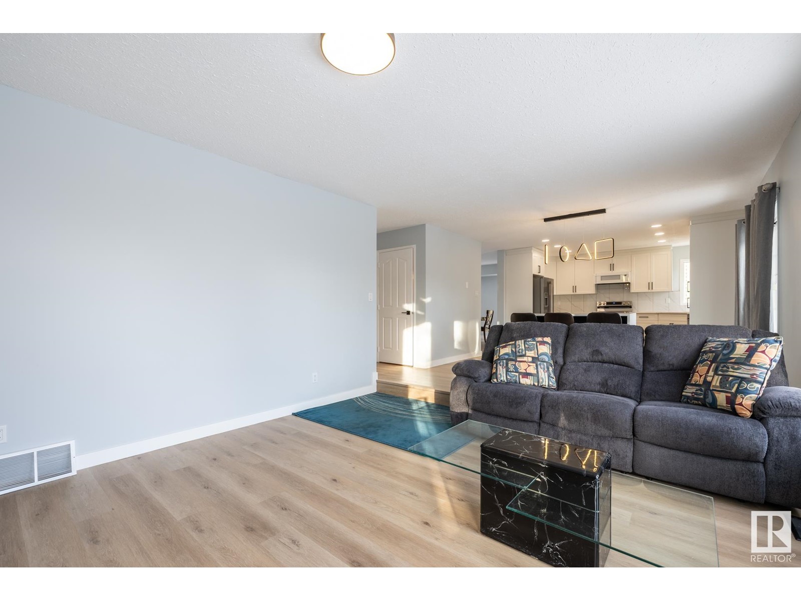 Property at 627 KIRKNESS RD NW image 3