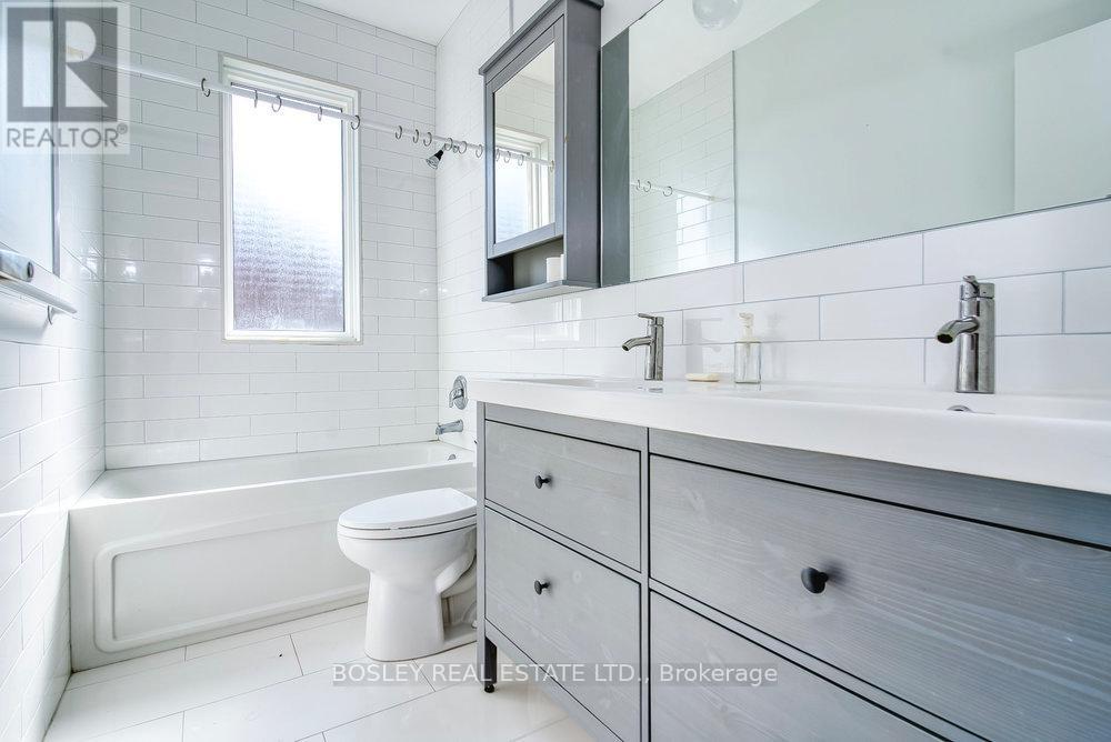 2909 Dundas Street W, Toronto, Ontario  M6P 1Z1 - Photo 16 - W11928243