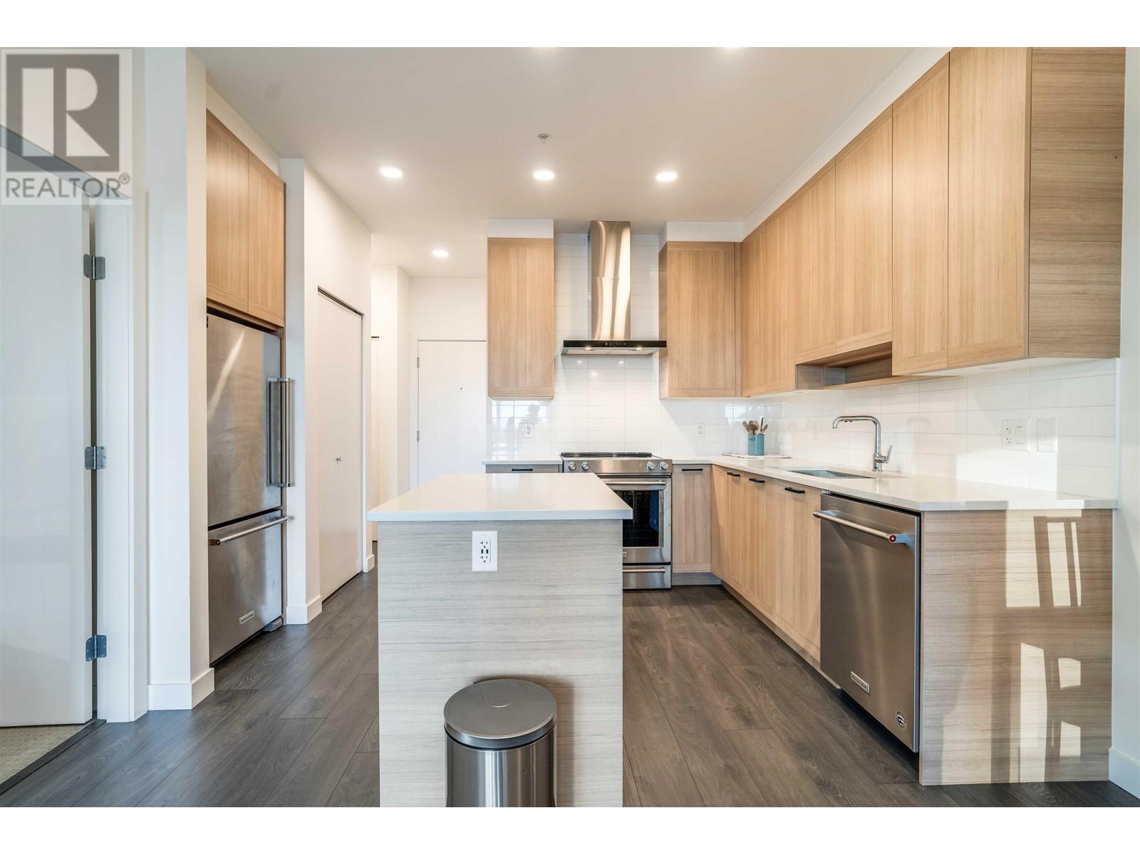 Listing Picture 8 of 29 : 610 7169 14TH AVENUE, Burnaby / 本拿比 - 魯藝地產 Yvonne Lu Group - MLS Medallion Club Member