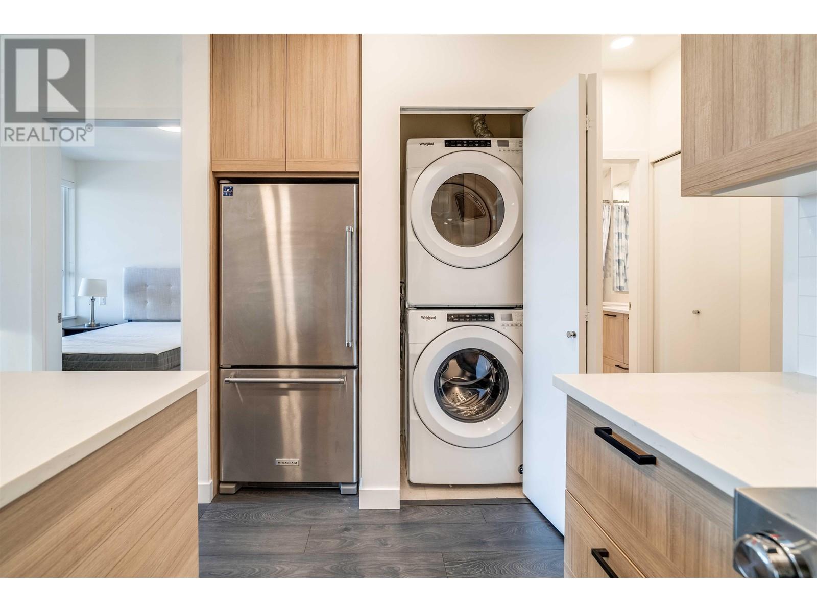 Listing Picture 11 of 29 : 610 7169 14TH AVENUE, Burnaby / 本拿比 - 魯藝地產 Yvonne Lu Group - MLS Medallion Club Member