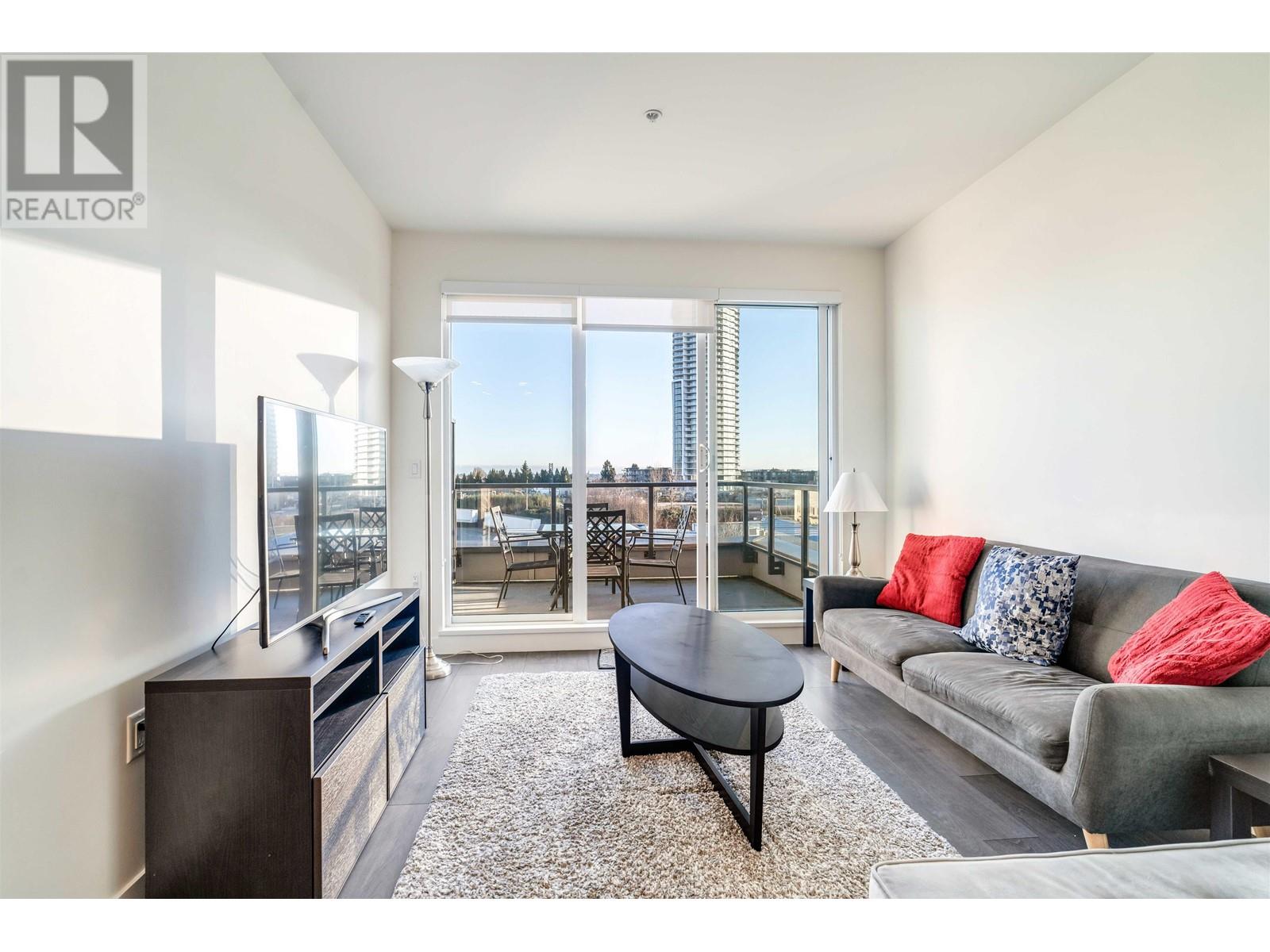 Listing Picture 5 of 29 : 610 7169 14TH AVENUE, Burnaby / 本拿比 - 魯藝地產 Yvonne Lu Group - MLS Medallion Club Member