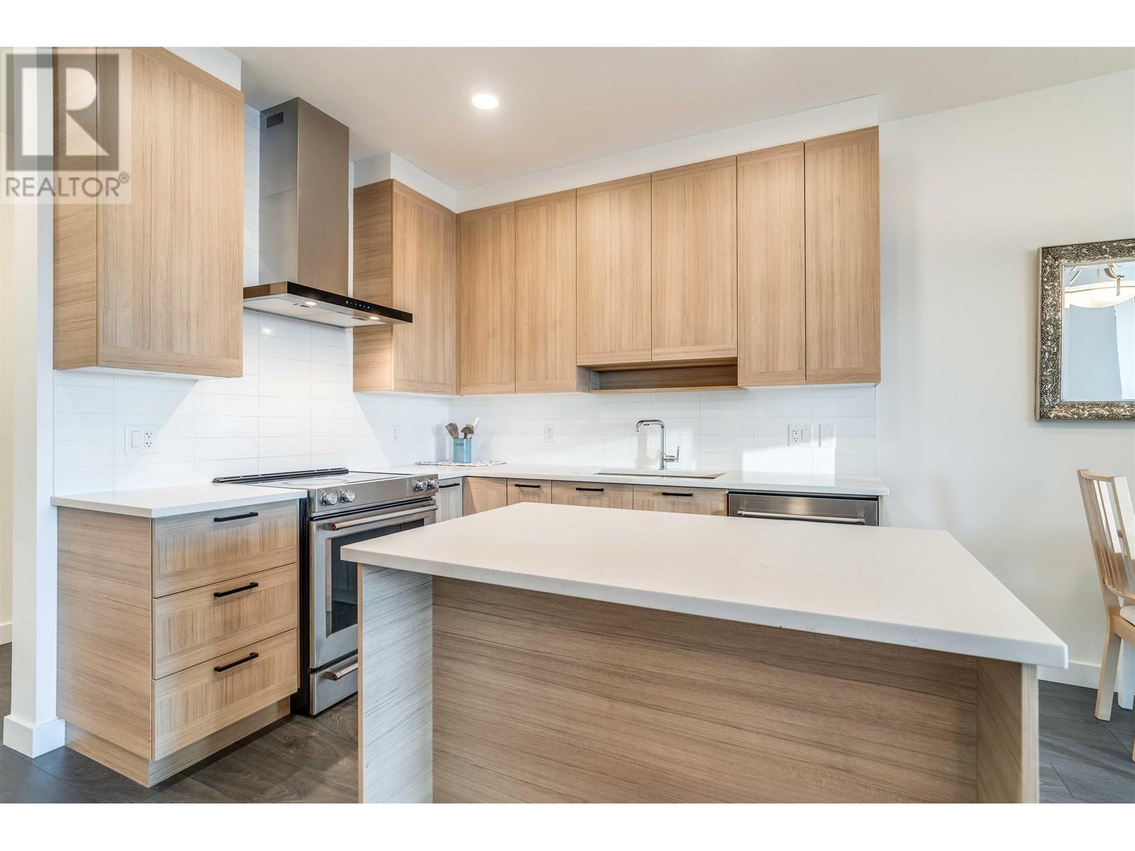 Listing Picture 9 of 29 : 610 7169 14TH AVENUE, Burnaby / 本拿比 - 魯藝地產 Yvonne Lu Group - MLS Medallion Club Member