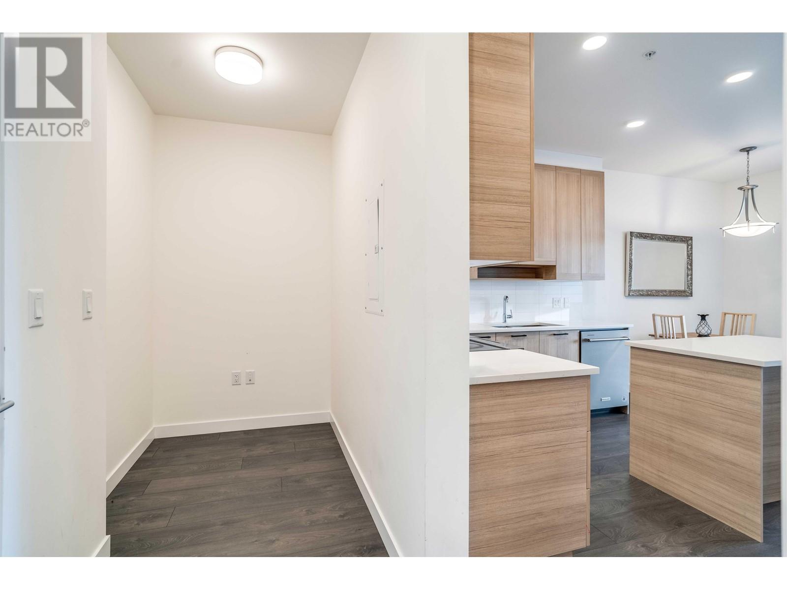 Listing Picture 13 of 29 : 610 7169 14TH AVENUE, Burnaby / 本拿比 - 魯藝地產 Yvonne Lu Group - MLS Medallion Club Member
