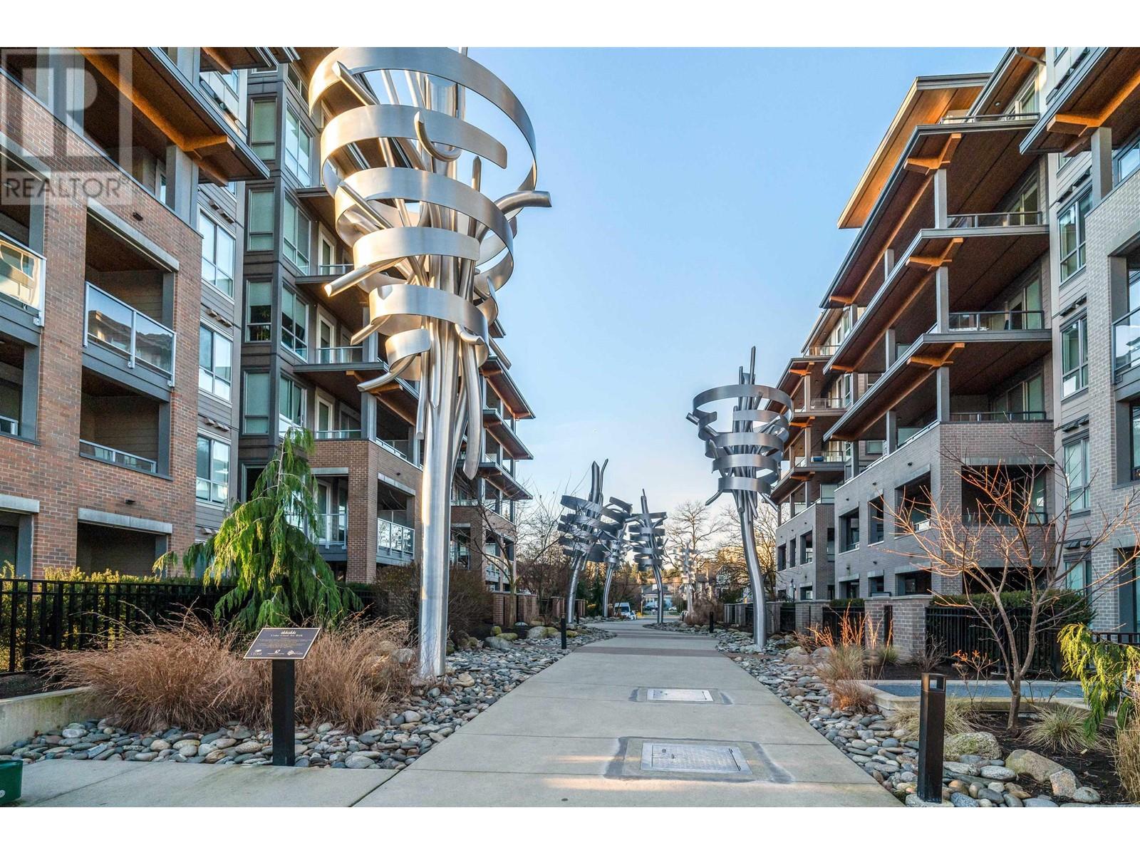 Listing Picture 28 of 29 : 610 7169 14TH AVENUE, Burnaby / 本拿比 - 魯藝地產 Yvonne Lu Group - MLS Medallion Club Member