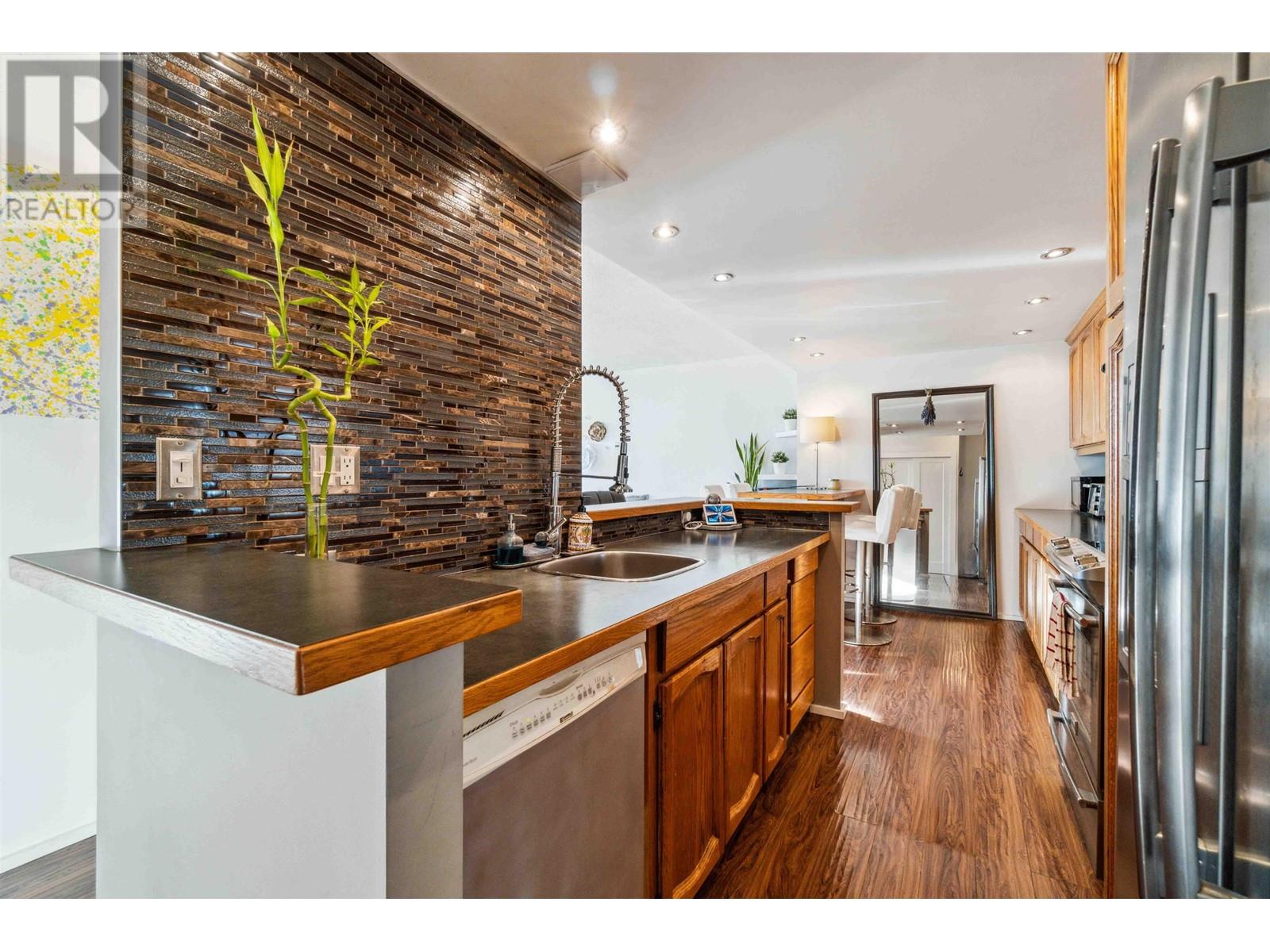 1005 620 Seventh Avenue, New Westminster, British Columbia V3M 5T6 - Photo 8 - R2957055
