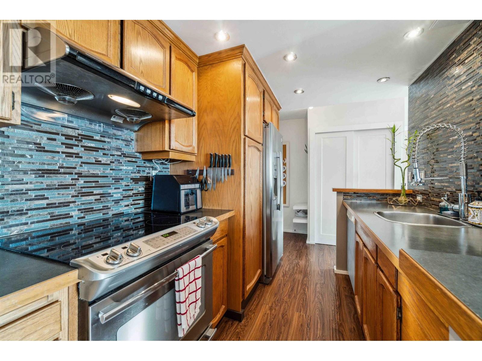 1005 620 Seventh Avenue, New Westminster, British Columbia V3M 5T6 - Photo 5 - R2957055