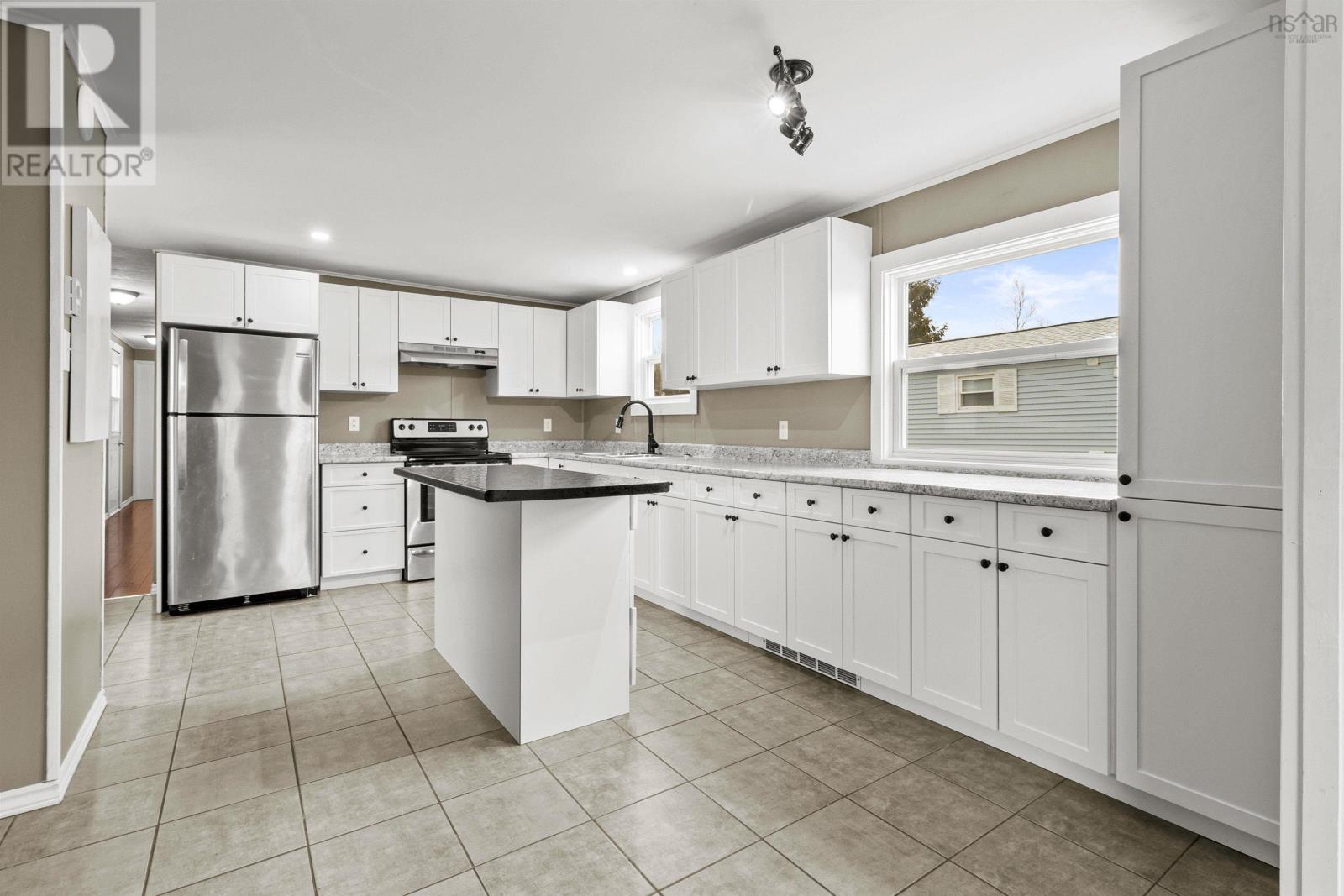 Property at 490 Glen Rise Drive image 5