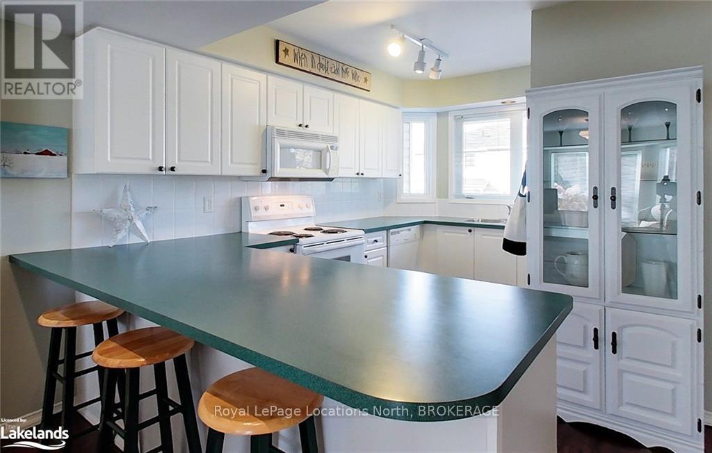 Property at 9 VALLEYMEDE COURT image 4