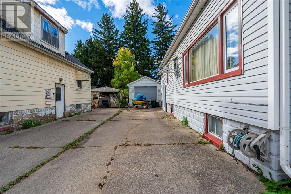 Property at 467 CONFEDERATION STREET image 3