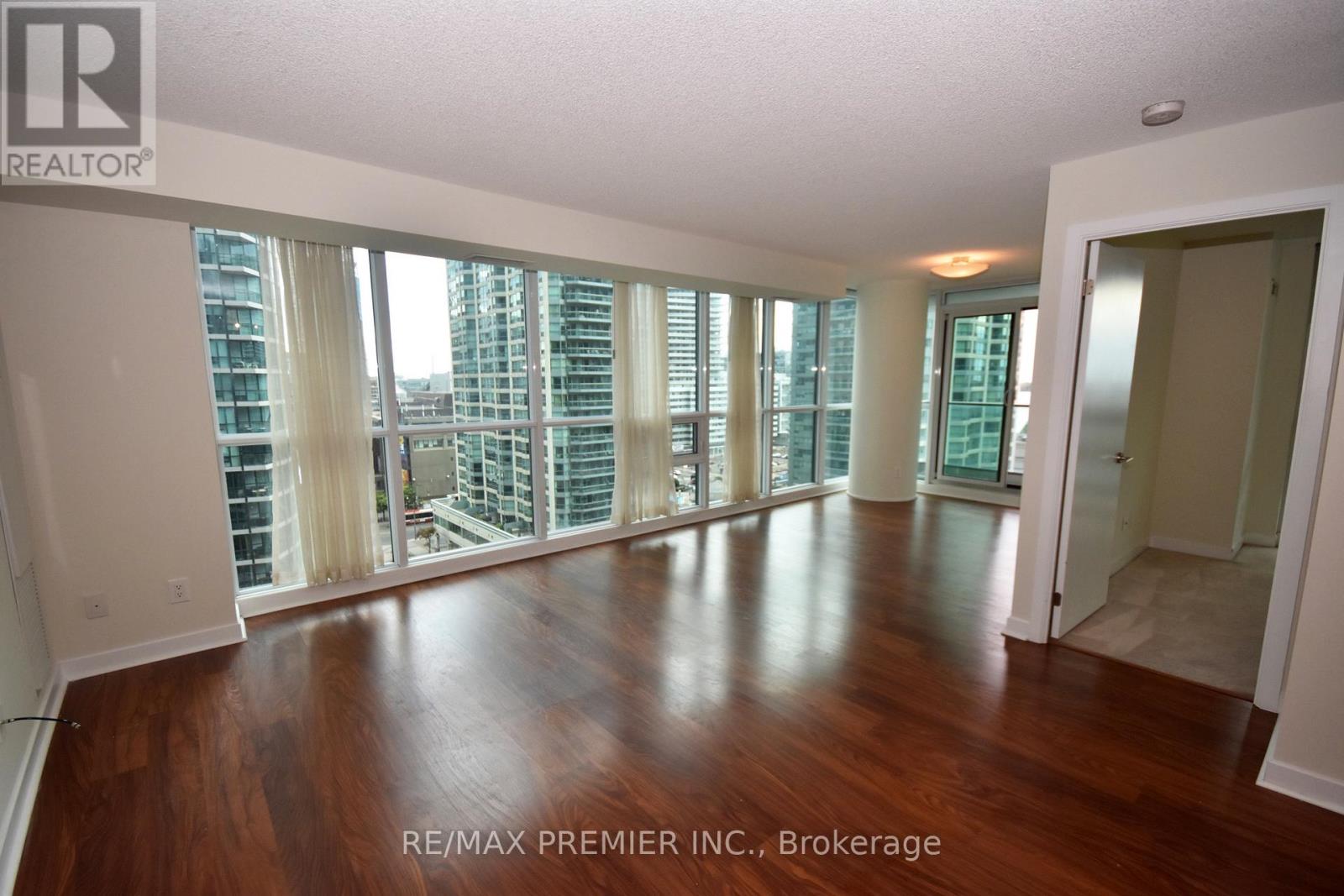 Property at 1208 - 33 BAY STREET image 5