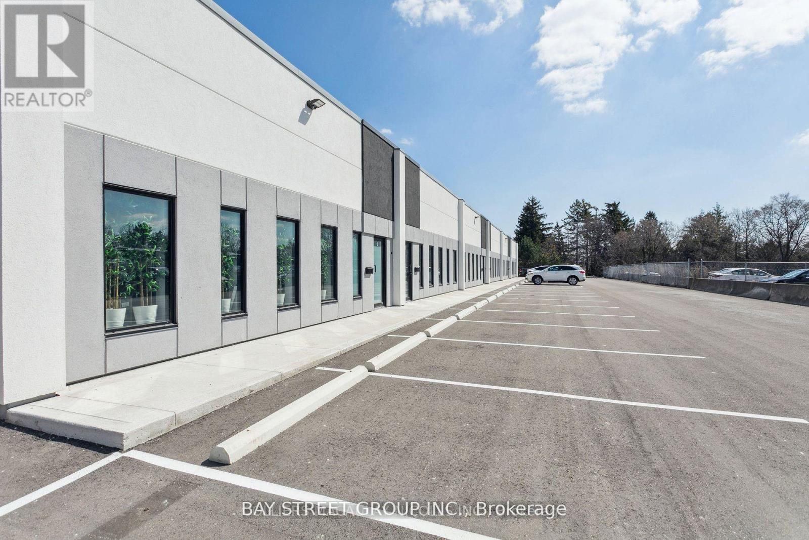 14 - 1290 Speers Road, Oakville (Qe Queen Elizabeth), Ontario  L6L 2X4 - Photo 1 - W11928631