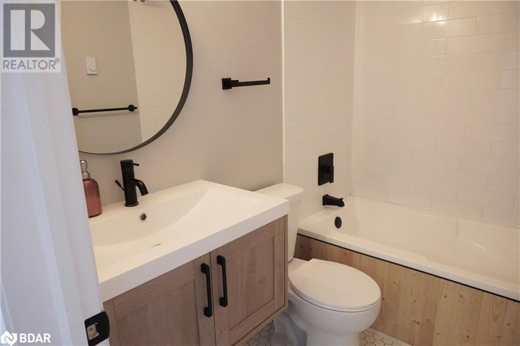 25 Simcoe Street, Penetanguishene, Ontario  L9M 1A8 - Photo 9 - 40690882