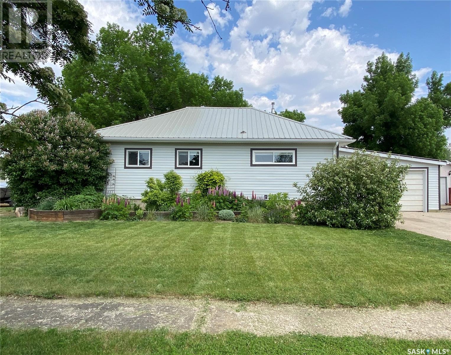 102 Missouri Coteau STREET, avonlea, Saskatchewan