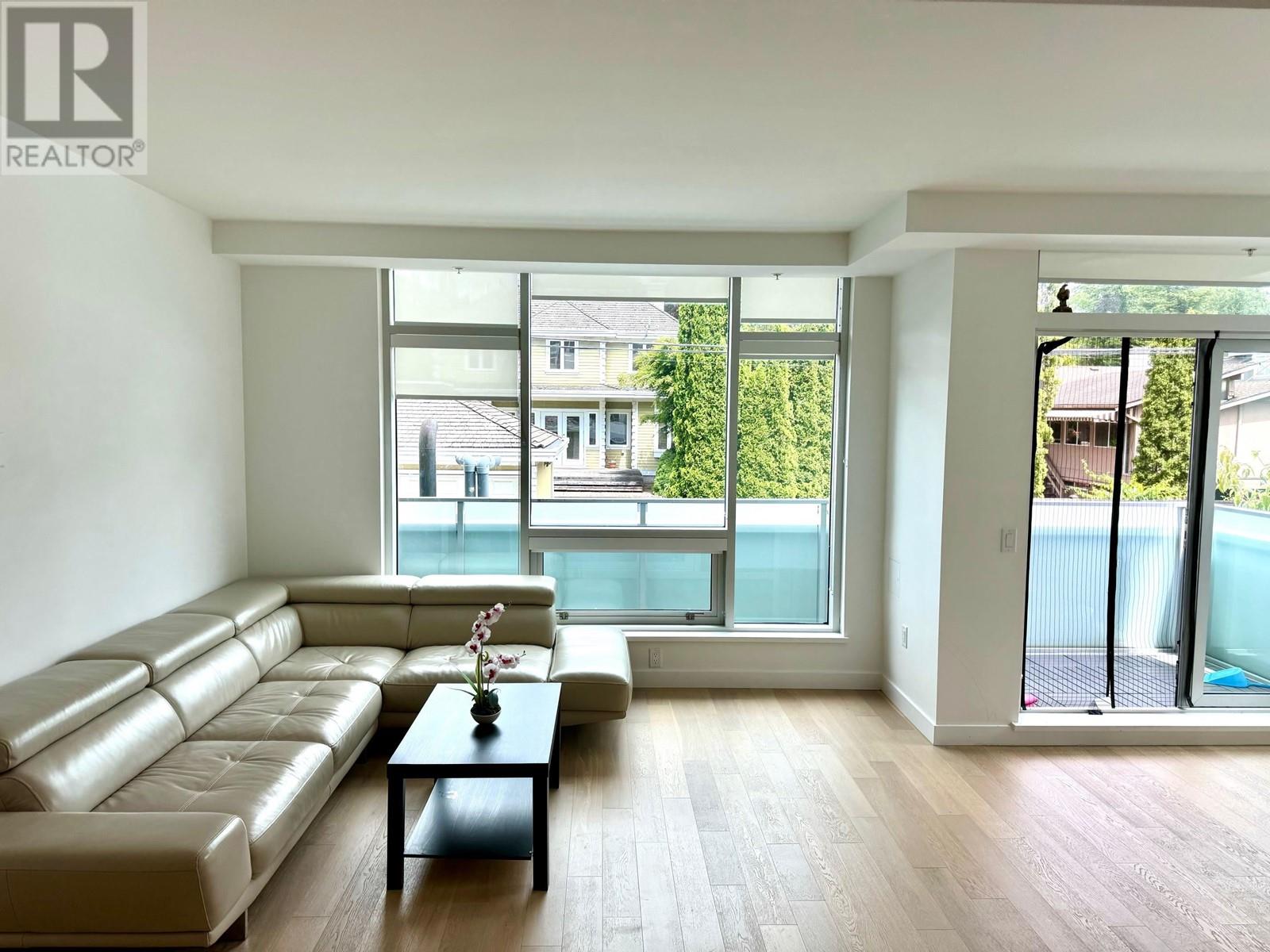 Listing Picture 2 of 18 : 208 4988 CAMBIE STREET, Vancouver / 溫哥華 - 魯藝地產 Yvonne Lu Group - MLS Medallion Club Member