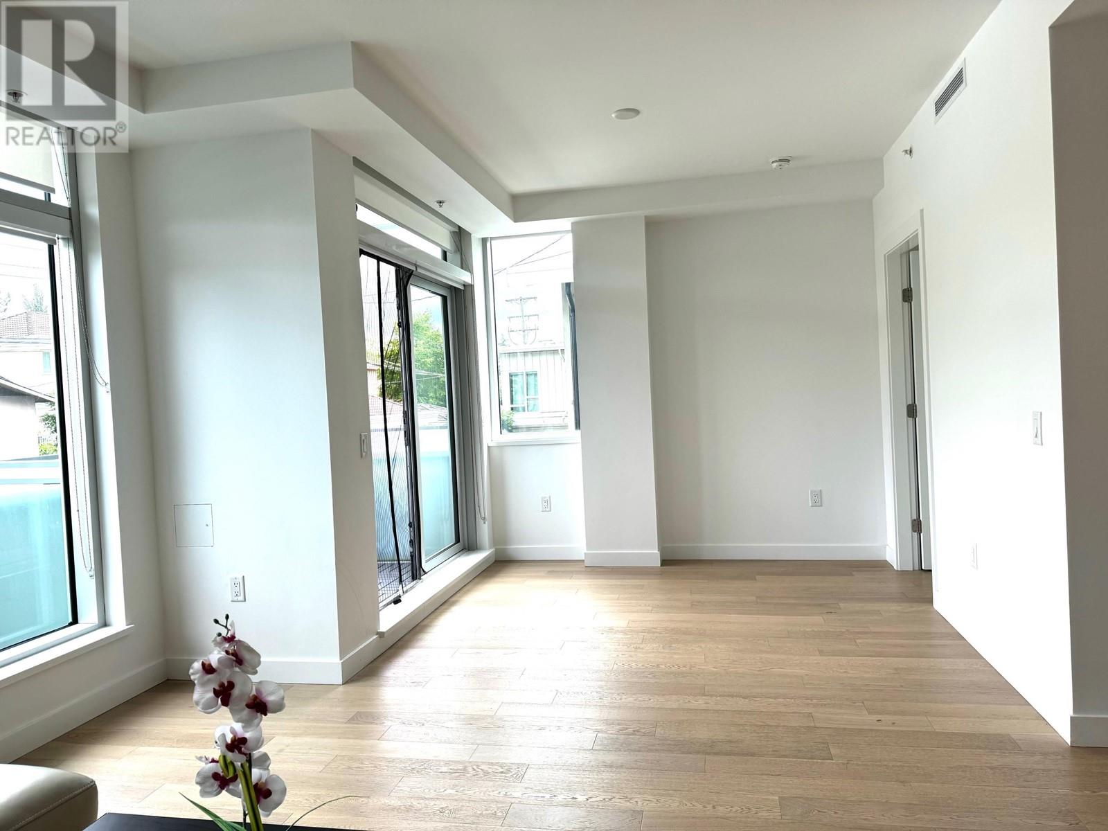 Listing Picture 4 of 18 : 208 4988 CAMBIE STREET, Vancouver / 溫哥華 - 魯藝地產 Yvonne Lu Group - MLS Medallion Club Member