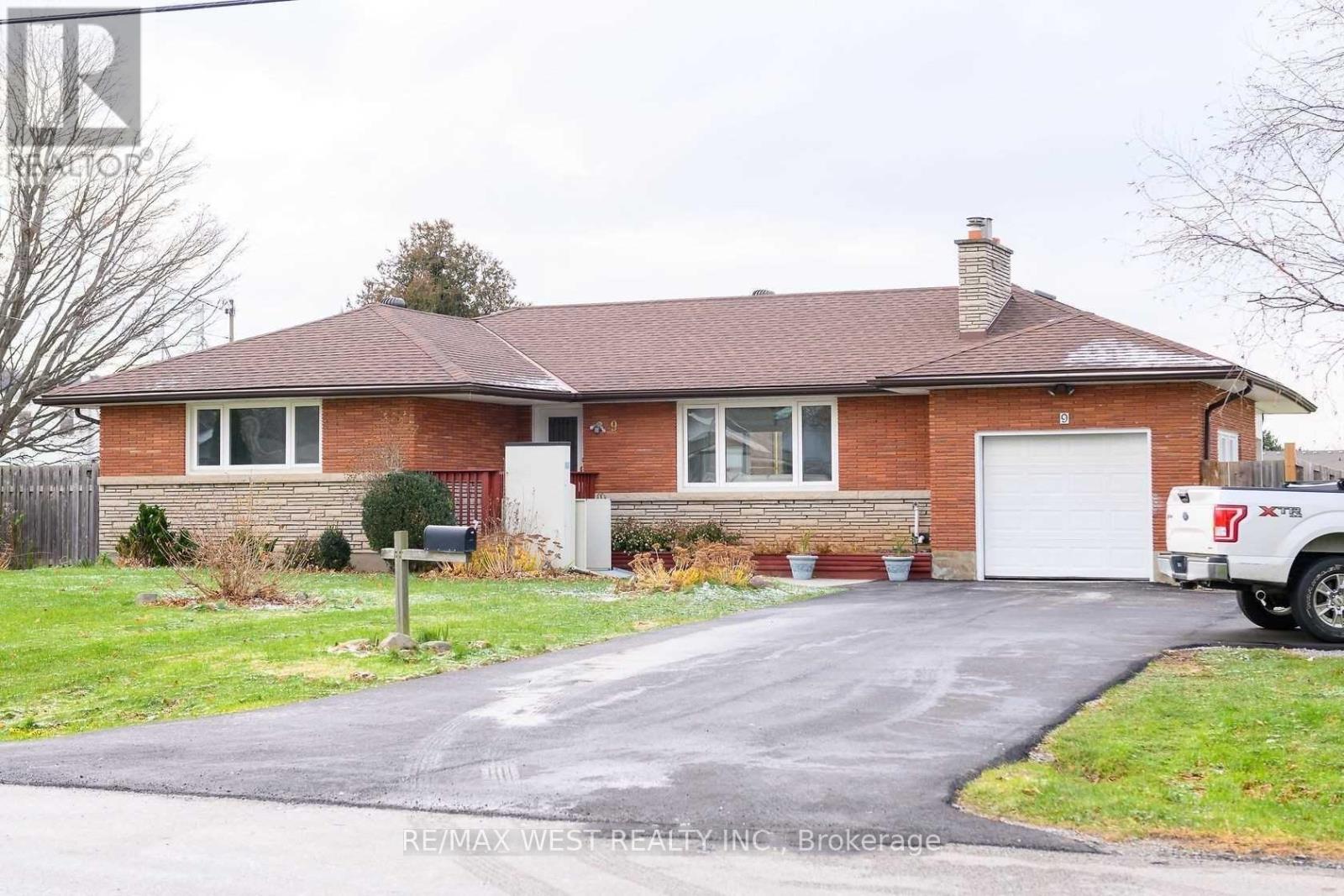 9 LYNNWOOD AVENUE, Grimsby, Ontario