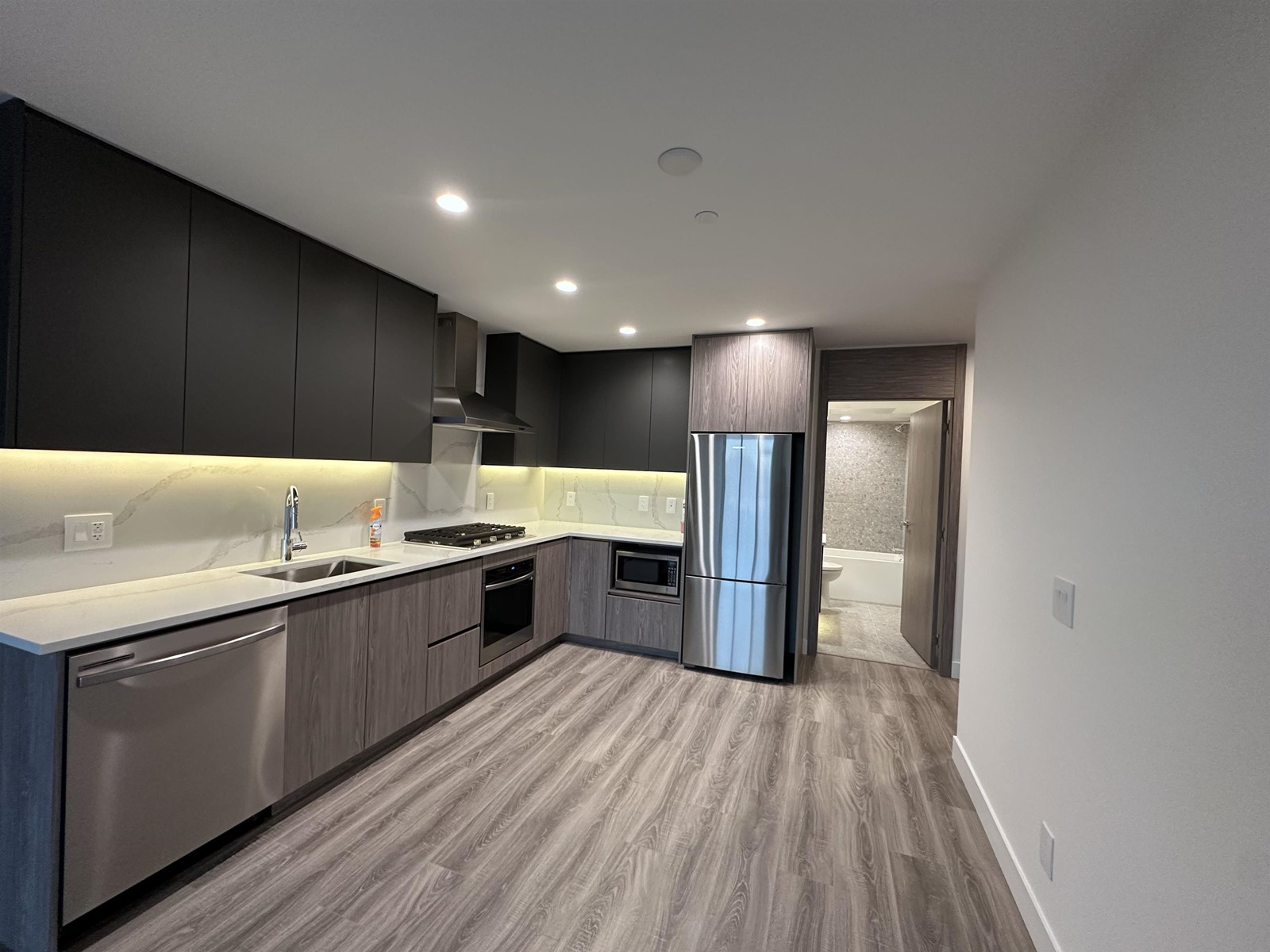 1502 10750 135a Street, Surrey, British Columbia  V3T 0V4 - Photo 12 - R2956344