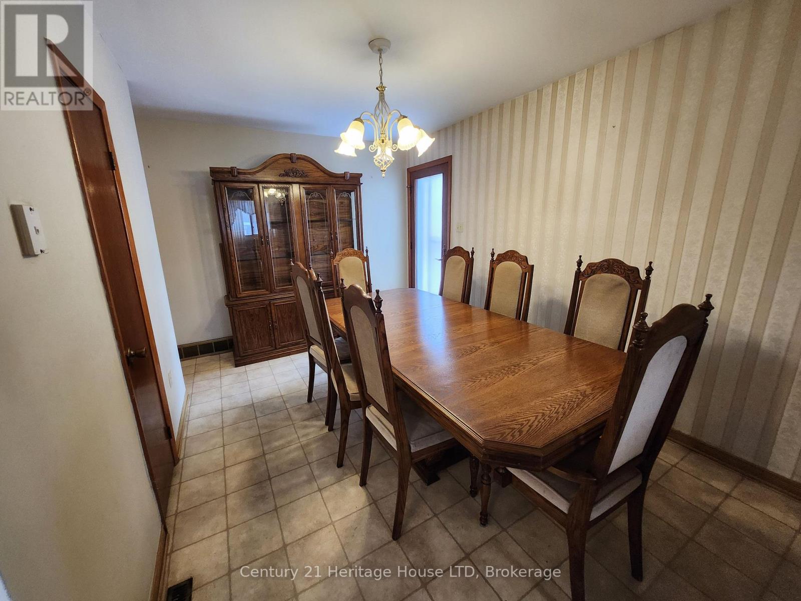 Property at 6684 WINSTON STREET image 3