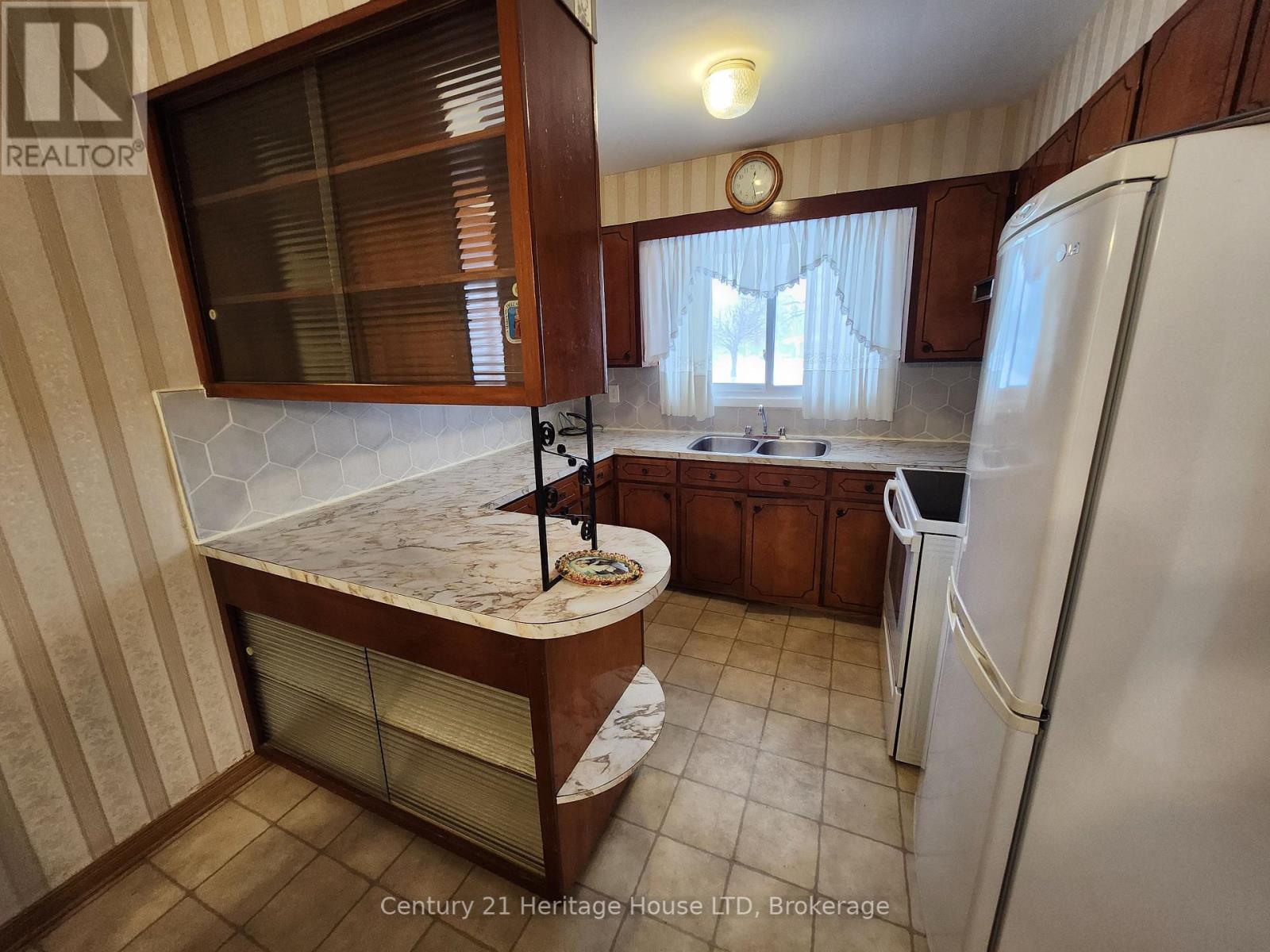 Property at 6684 WINSTON STREET image 4
