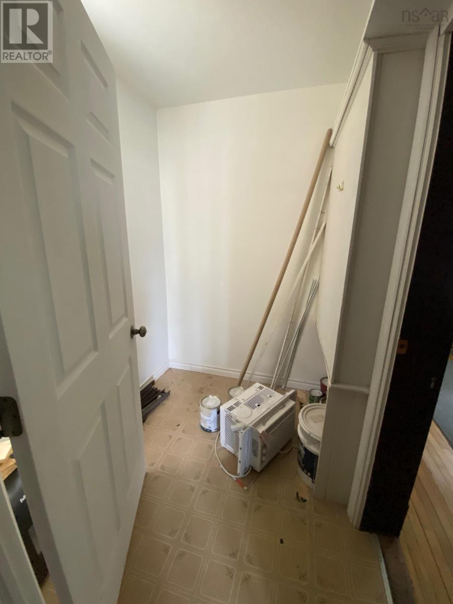93 Dufferin Street, Bridgewater, Nova Scotia  B4V 2G4 - Photo 11 - 202501097