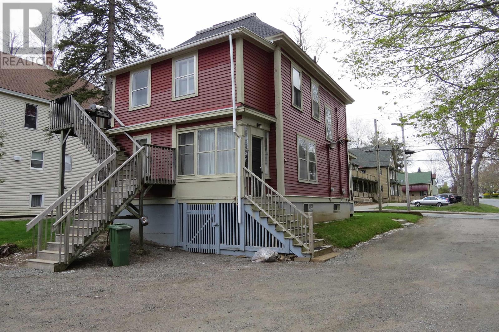 93 Dufferin Street, Bridgewater, Nova Scotia  B4V 2G4 - Photo 2 - 202501097