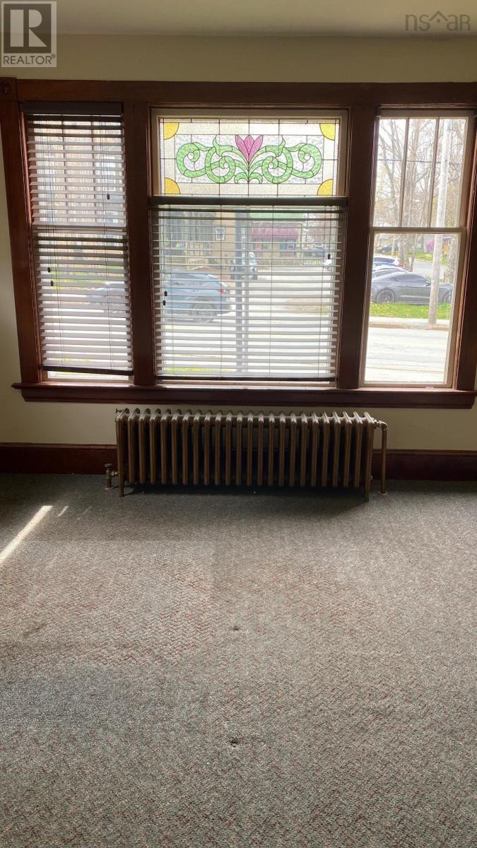 93 Dufferin Street, Bridgewater, Nova Scotia  B4V 2G4 - Photo 3 - 202501097