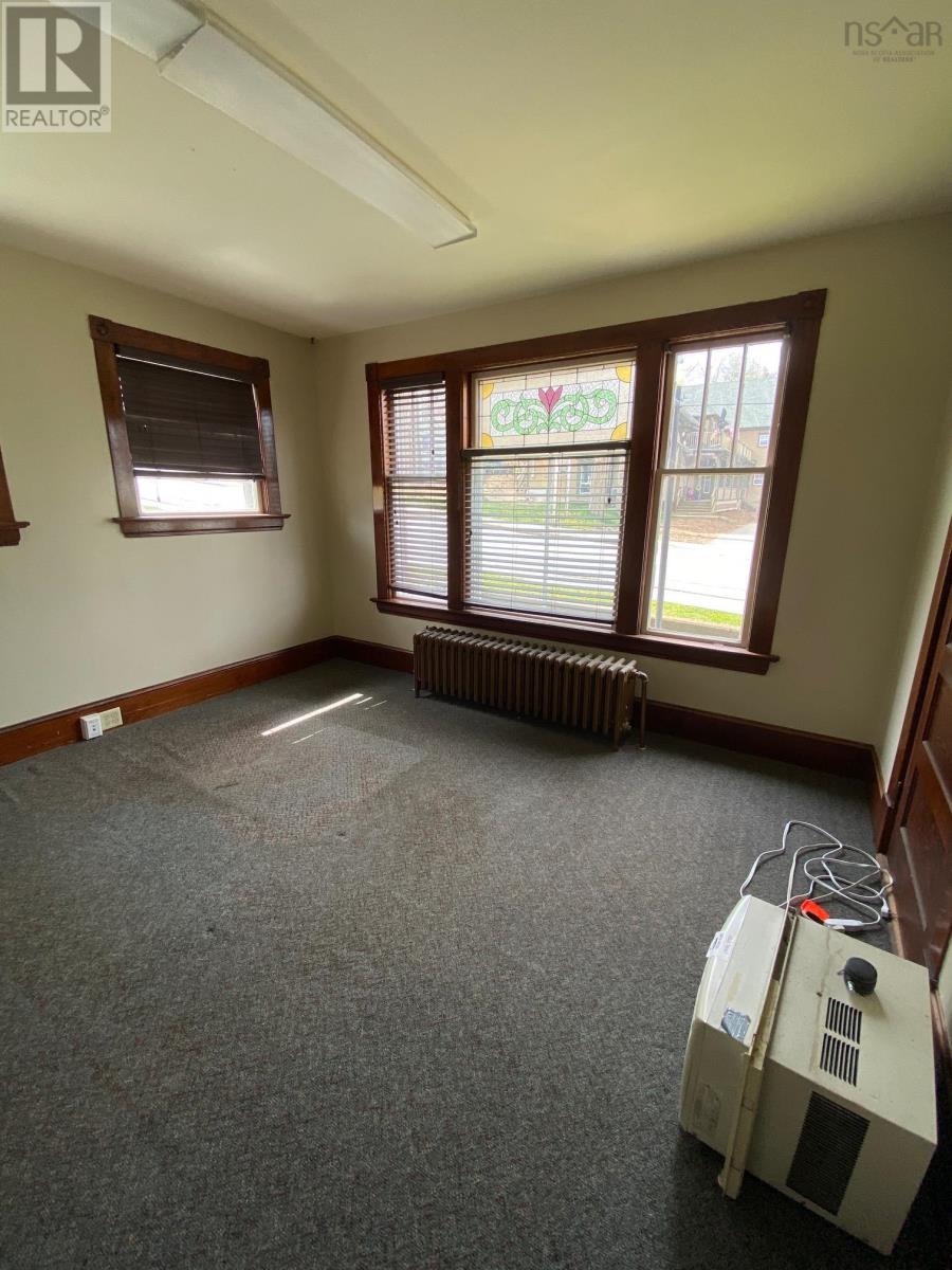 93 Dufferin Street, Bridgewater, Nova Scotia  B4V 2G4 - Photo 6 - 202501097
