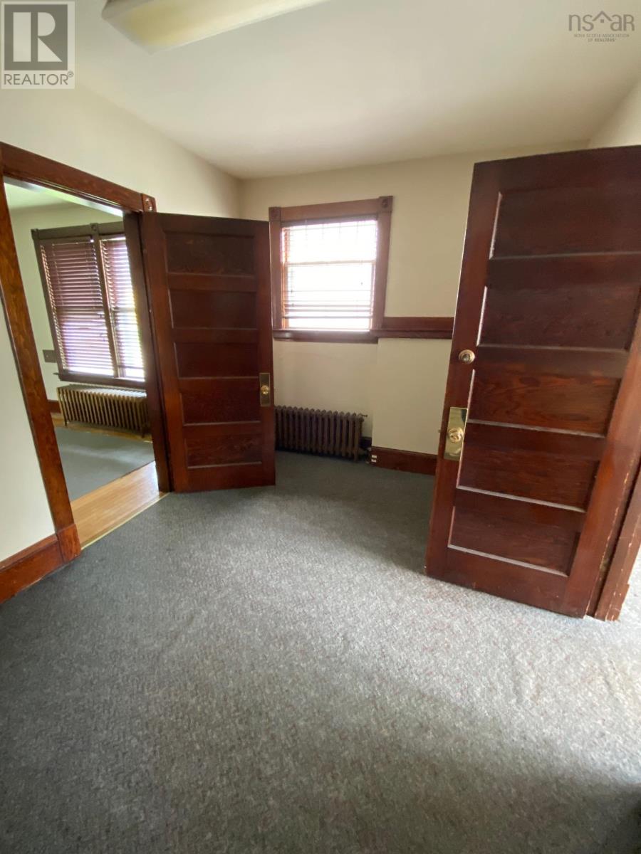 93 Dufferin Street, Bridgewater, Nova Scotia  B4V 2G4 - Photo 7 - 202501097