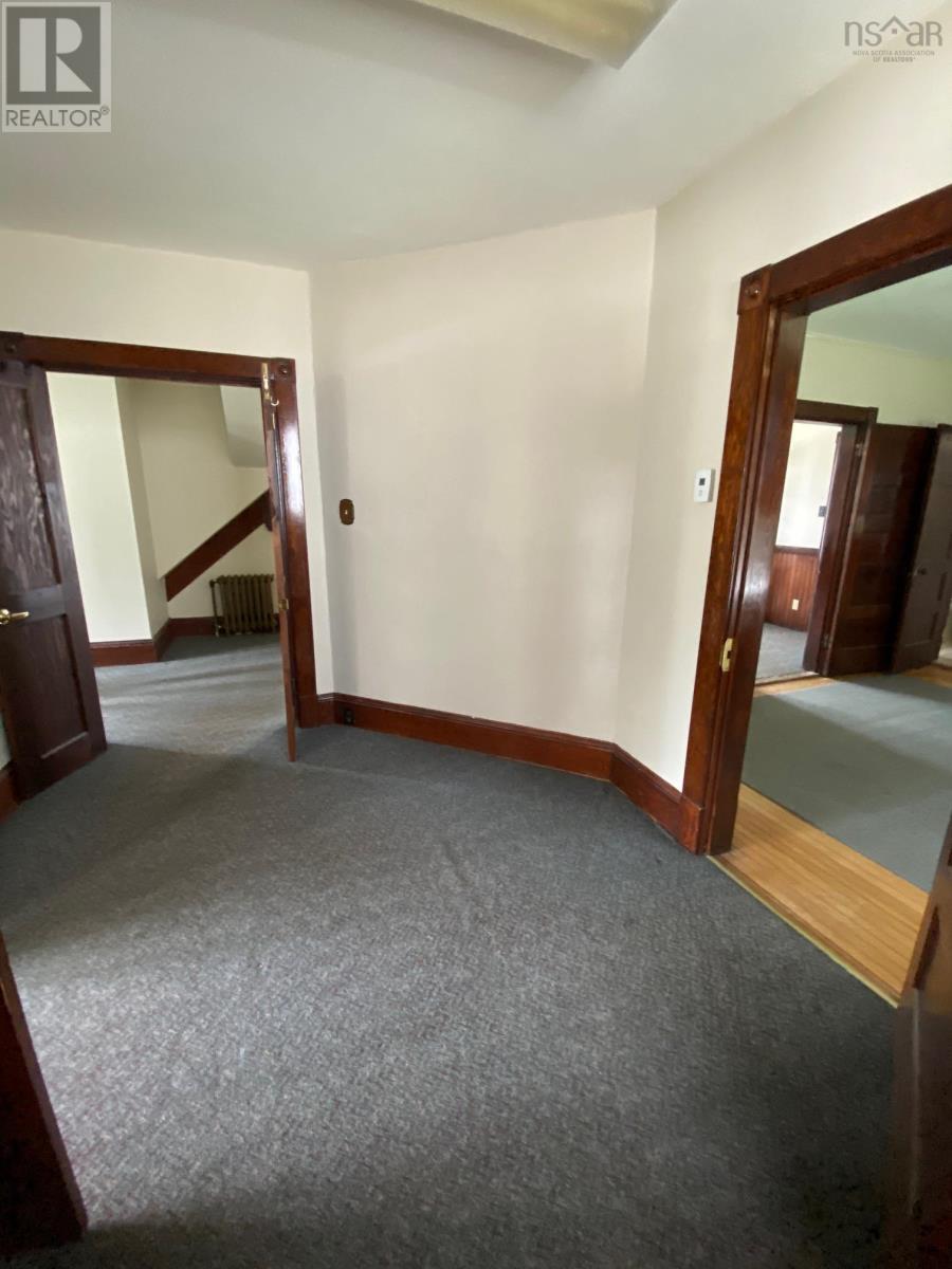 93 Dufferin Street, Bridgewater, Nova Scotia  B4V 2G4 - Photo 8 - 202501097