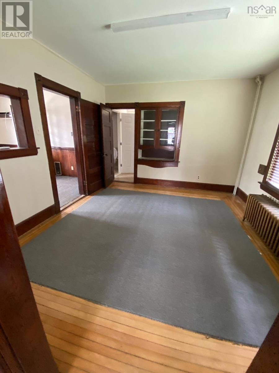 93 Dufferin Street, Bridgewater, Nova Scotia  B4V 2G4 - Photo 9 - 202501097