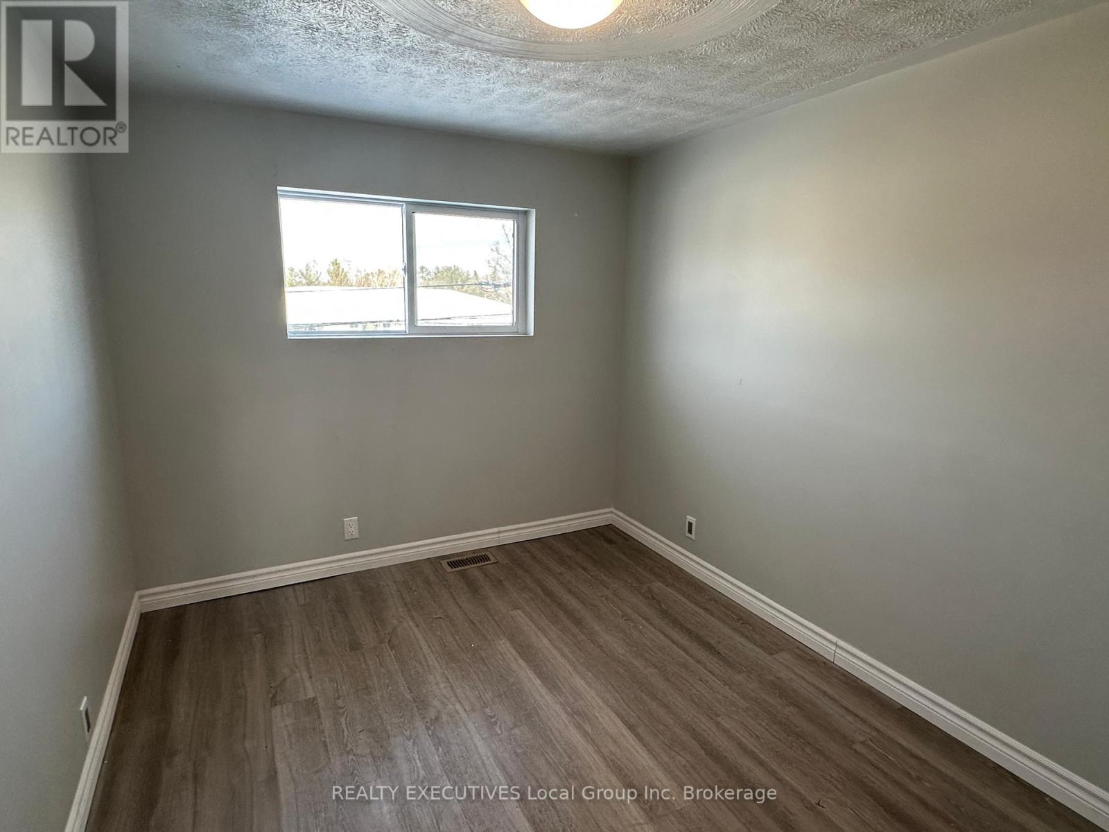 26 Spring Street, West Nipissing, Ontario  P2B 3G7 - Photo 11 - X11929025