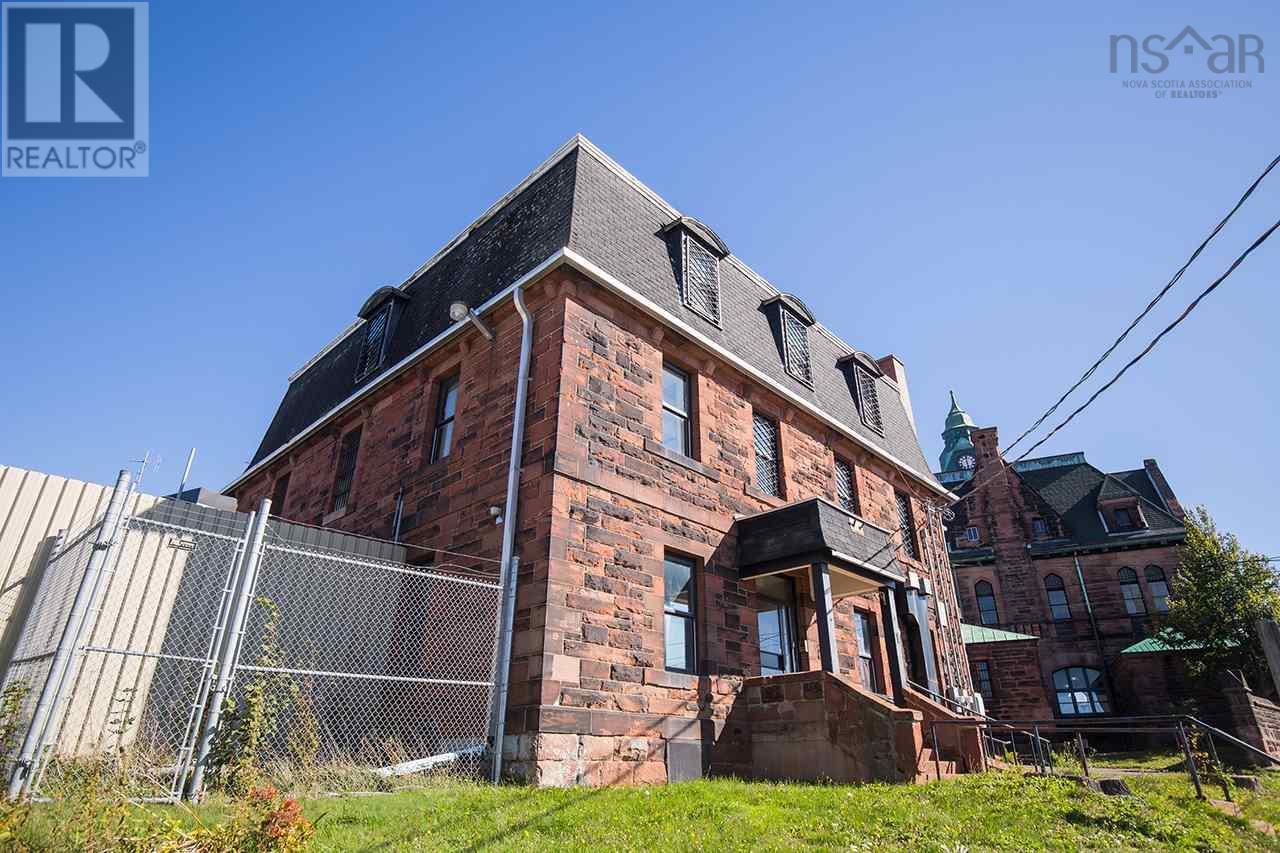 1 Lawrence Street, Amherst, Nova Scotia  B4H 3G5 - Photo 4 - 202501121