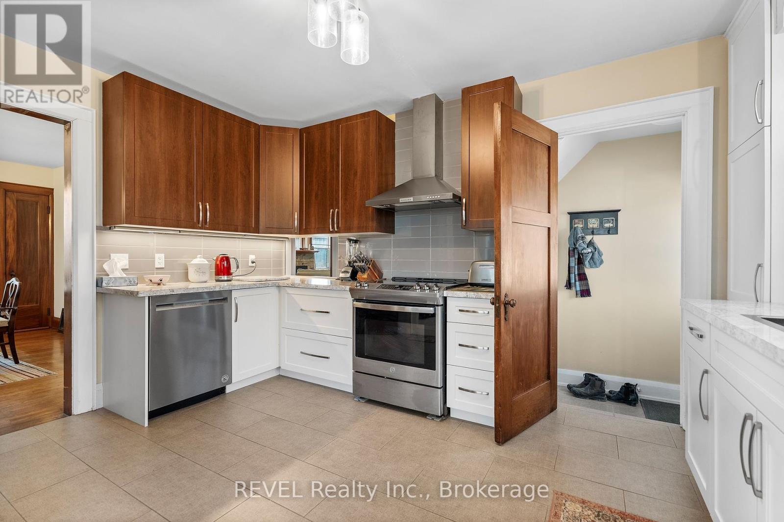 1210 Garrison Road, Fort Erie (Crescent Park), Ontario  L2A 1P1 - Photo 11 - X11929076