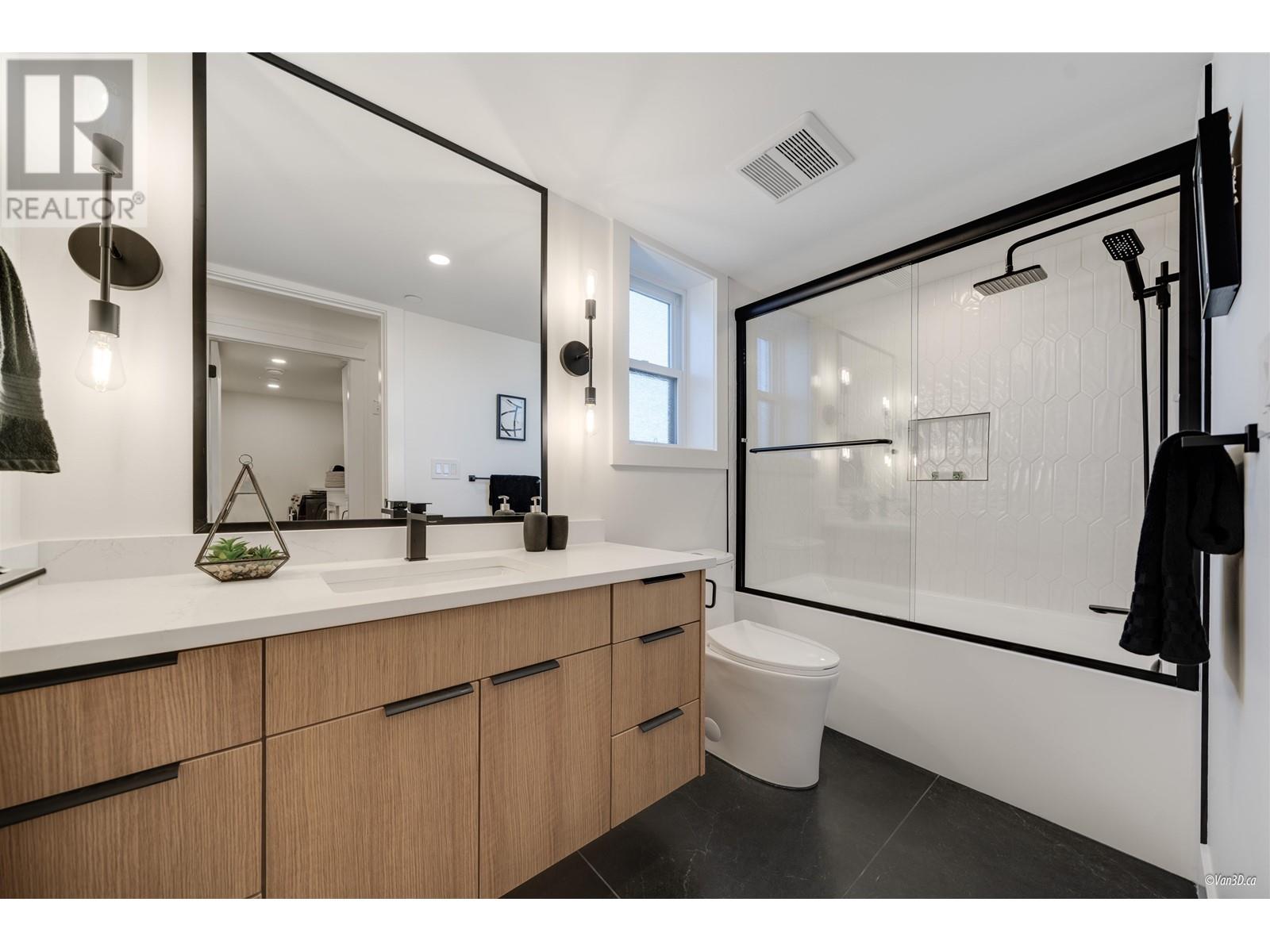 Listing Picture 16 of 40 : 1167 E 63RD AVENUE, Vancouver / 溫哥華 - 魯藝地產 Yvonne Lu Group - MLS Medallion Club Member