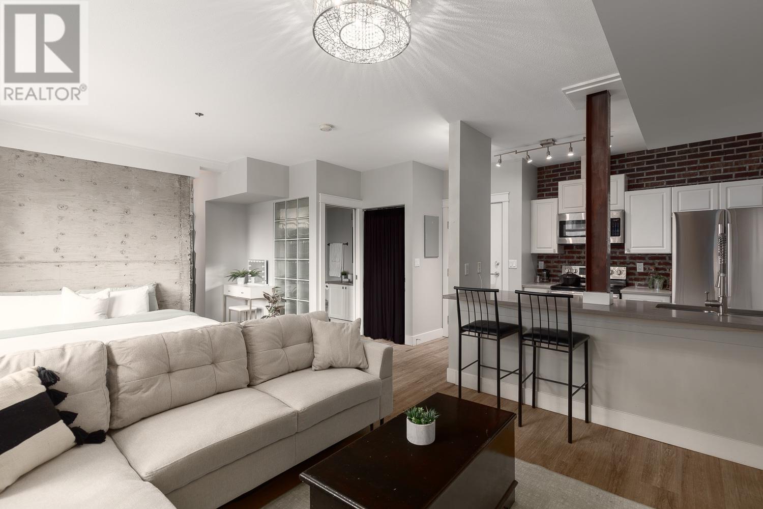 706 233 Abbott Street, Vancouver, British Columbia  V6B 2K7 - Photo 1 - R2957421
