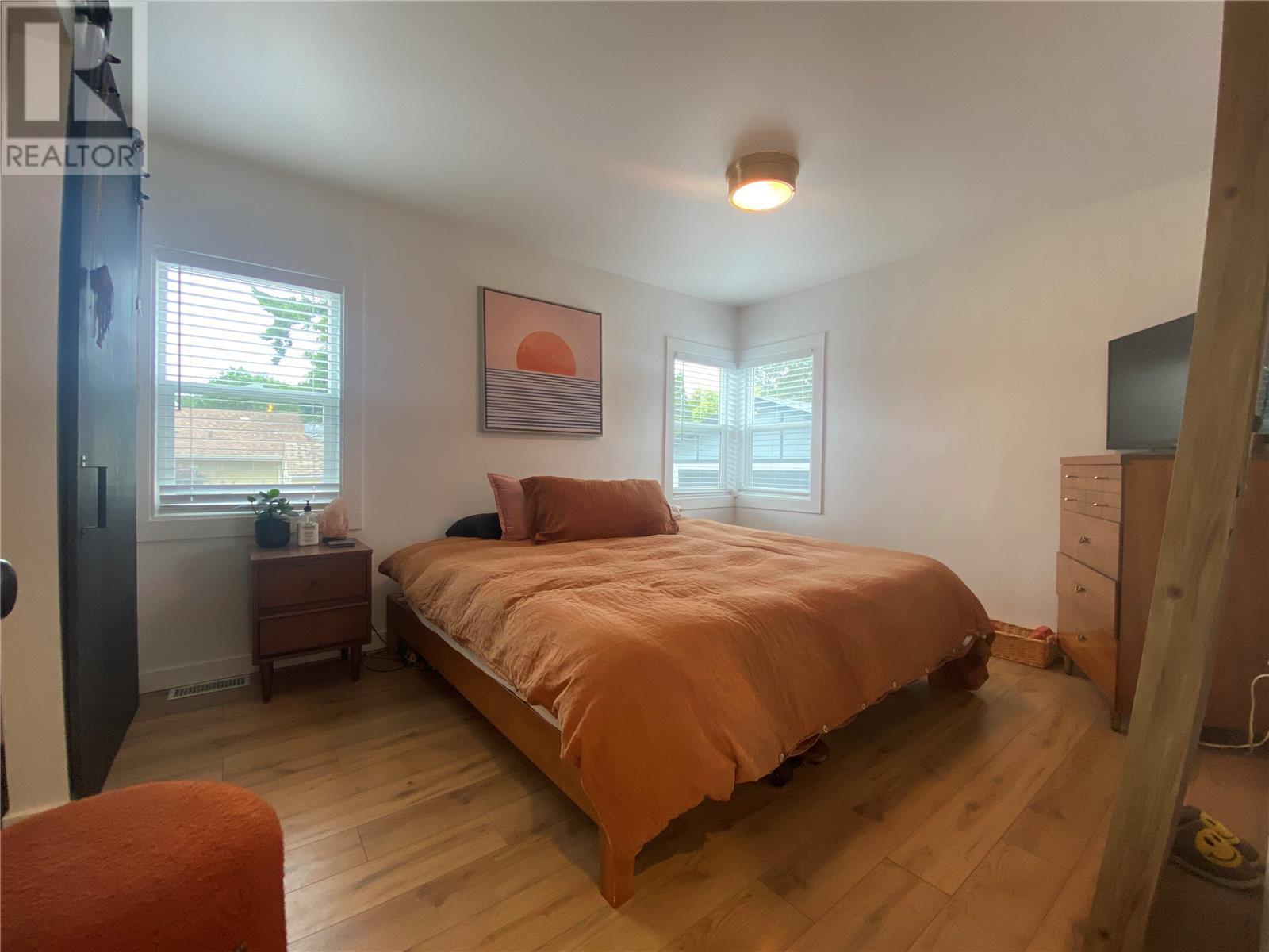 Property at 1907 Knox Crescent image 1