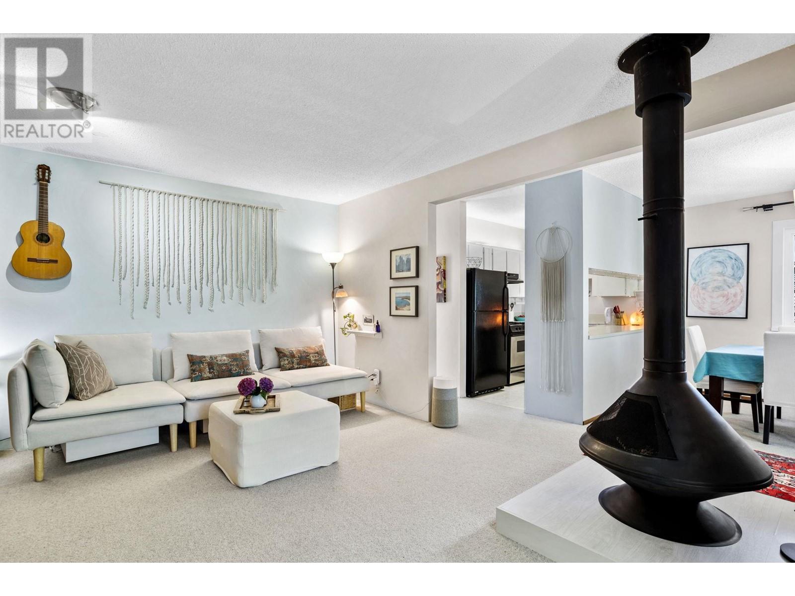 Listing Picture 2 of 40 : 2312 W 6TH AVENUE, Vancouver / 溫哥華 - 魯藝地產 Yvonne Lu Group - MLS Medallion Club Member