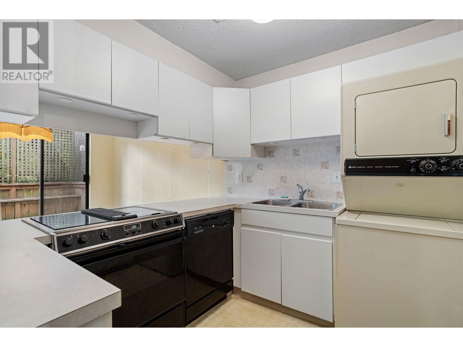 Listing Picture 27 of 40 : 2312 W 6TH AVENUE, Vancouver / 溫哥華 - 魯藝地產 Yvonne Lu Group - MLS Medallion Club Member