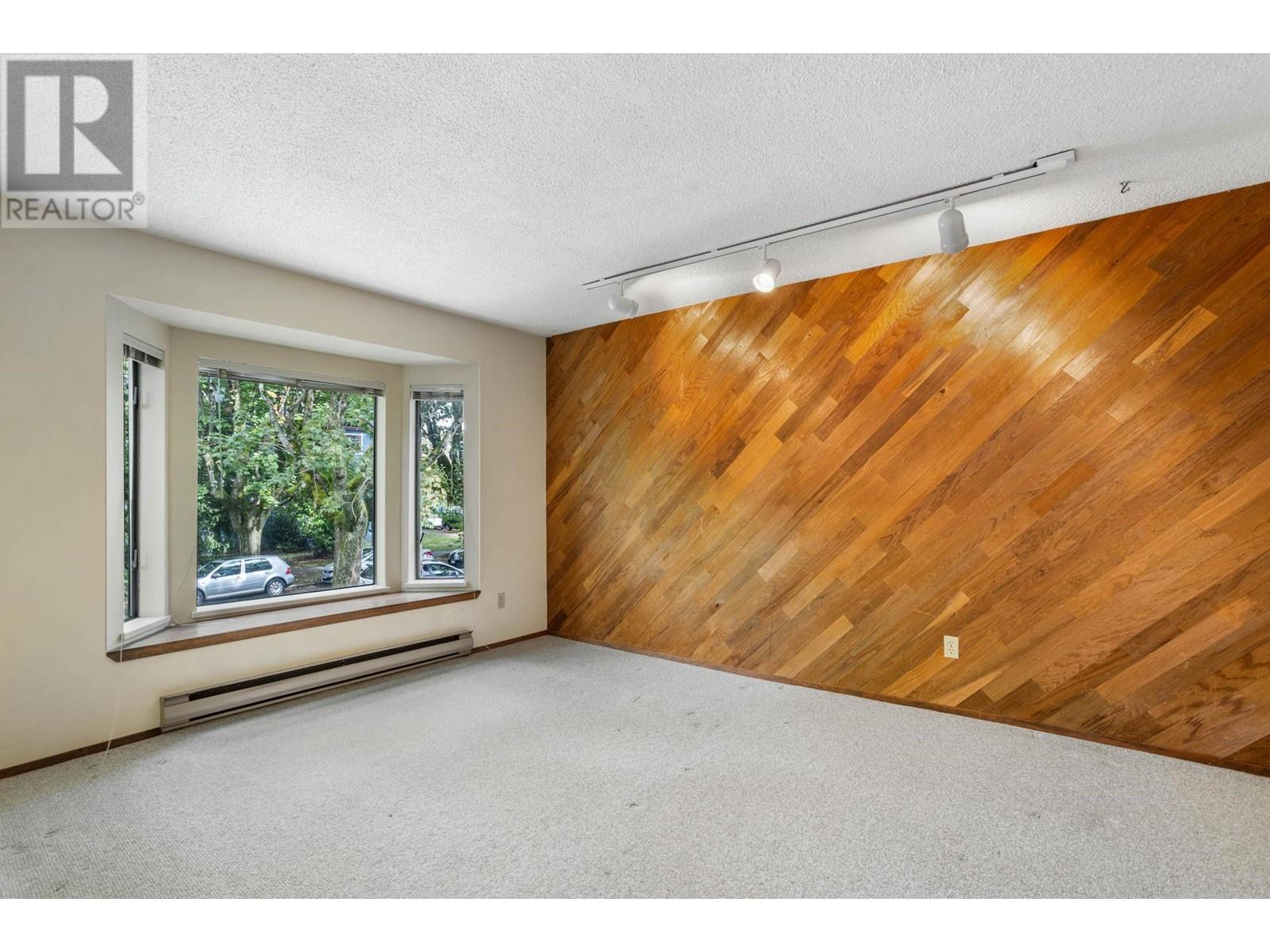 Listing Picture 17 of 40 : 2312 W 6TH AVENUE, Vancouver / 溫哥華 - 魯藝地產 Yvonne Lu Group - MLS Medallion Club Member