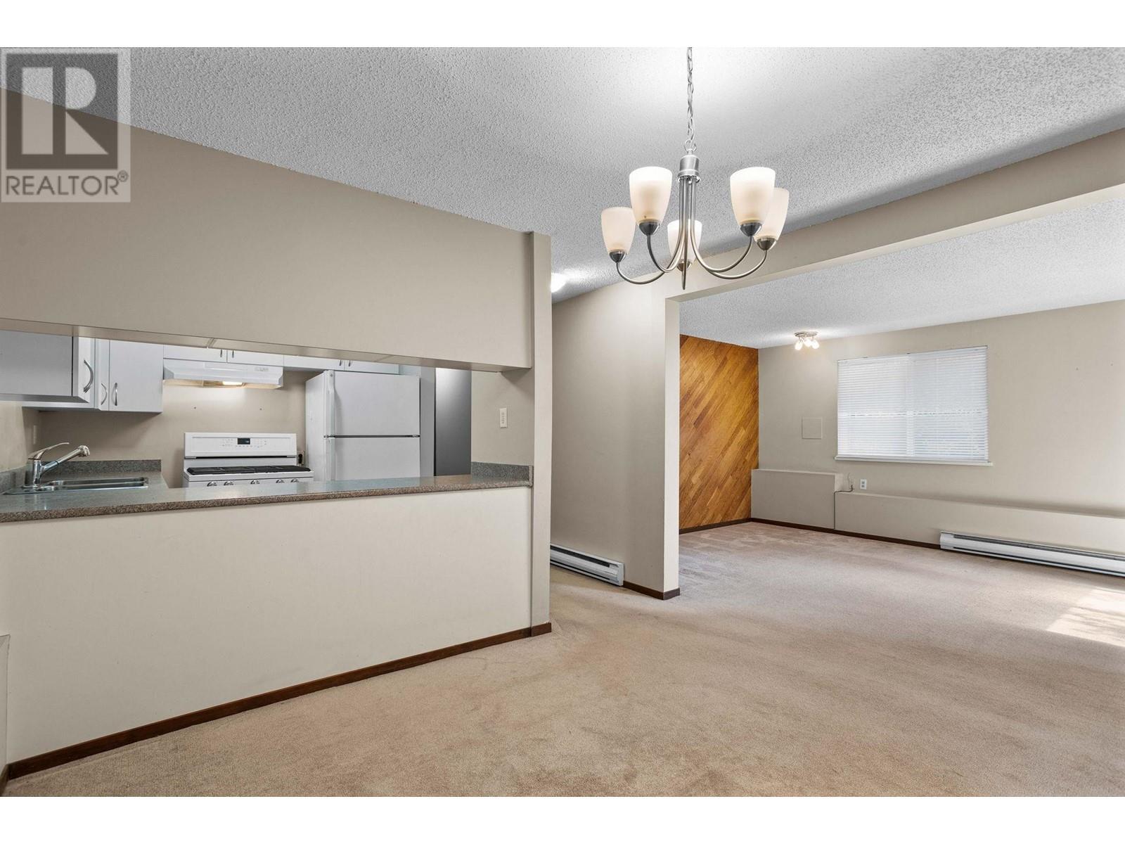 Listing Picture 31 of 40 : 2312 W 6TH AVENUE, Vancouver / 溫哥華 - 魯藝地產 Yvonne Lu Group - MLS Medallion Club Member