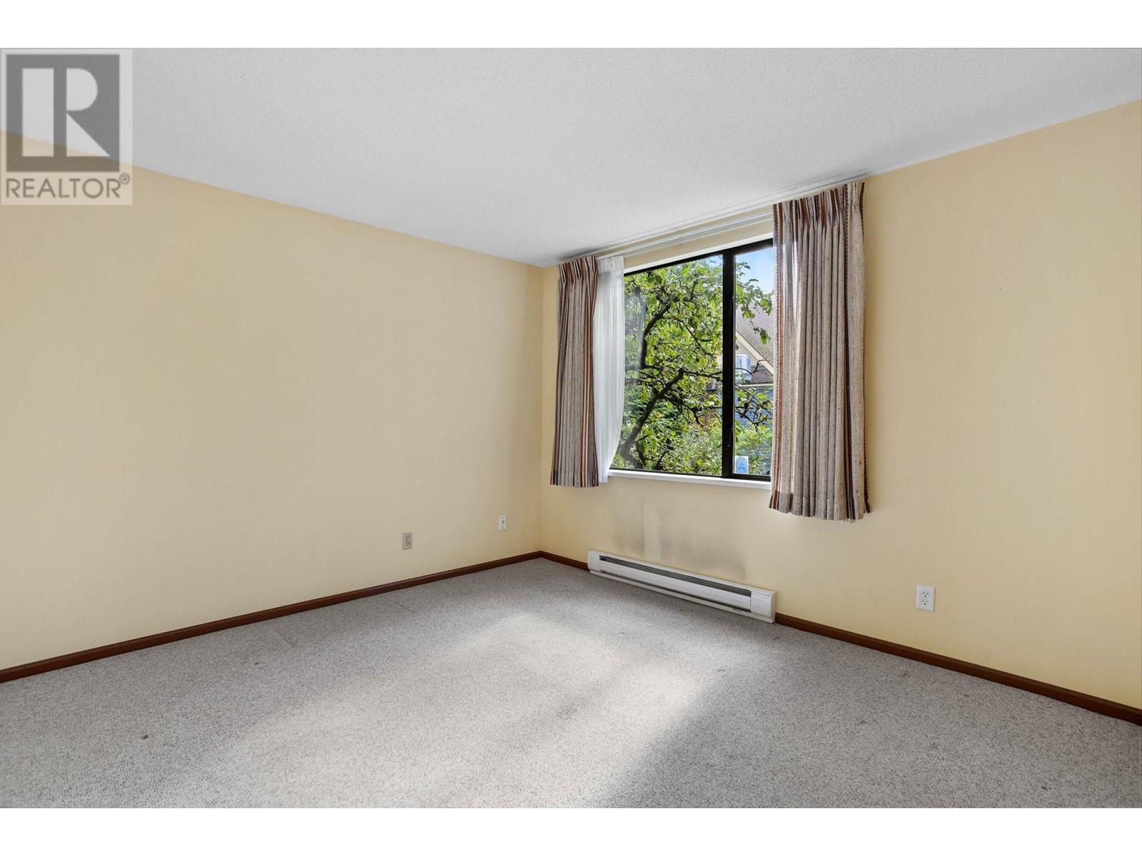 Listing Picture 21 of 40 : 2312-2318 W 6TH AVENUE, Vancouver / 溫哥華 - 魯藝地產 Yvonne Lu Group - MLS Medallion Club Member