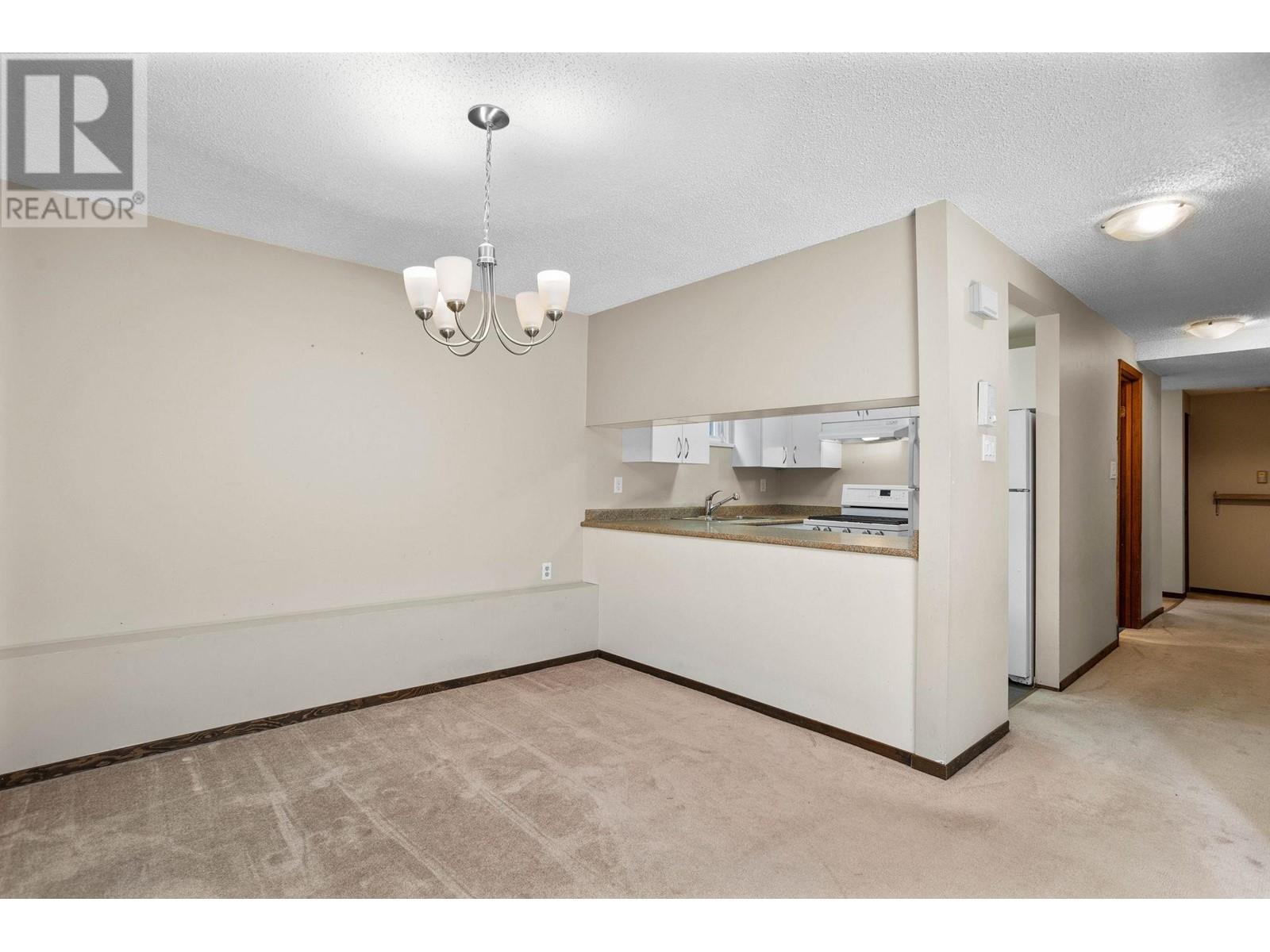 Listing Picture 34 of 40 : 2312-2318 W 6TH AVENUE, Vancouver / 溫哥華 - 魯藝地產 Yvonne Lu Group - MLS Medallion Club Member