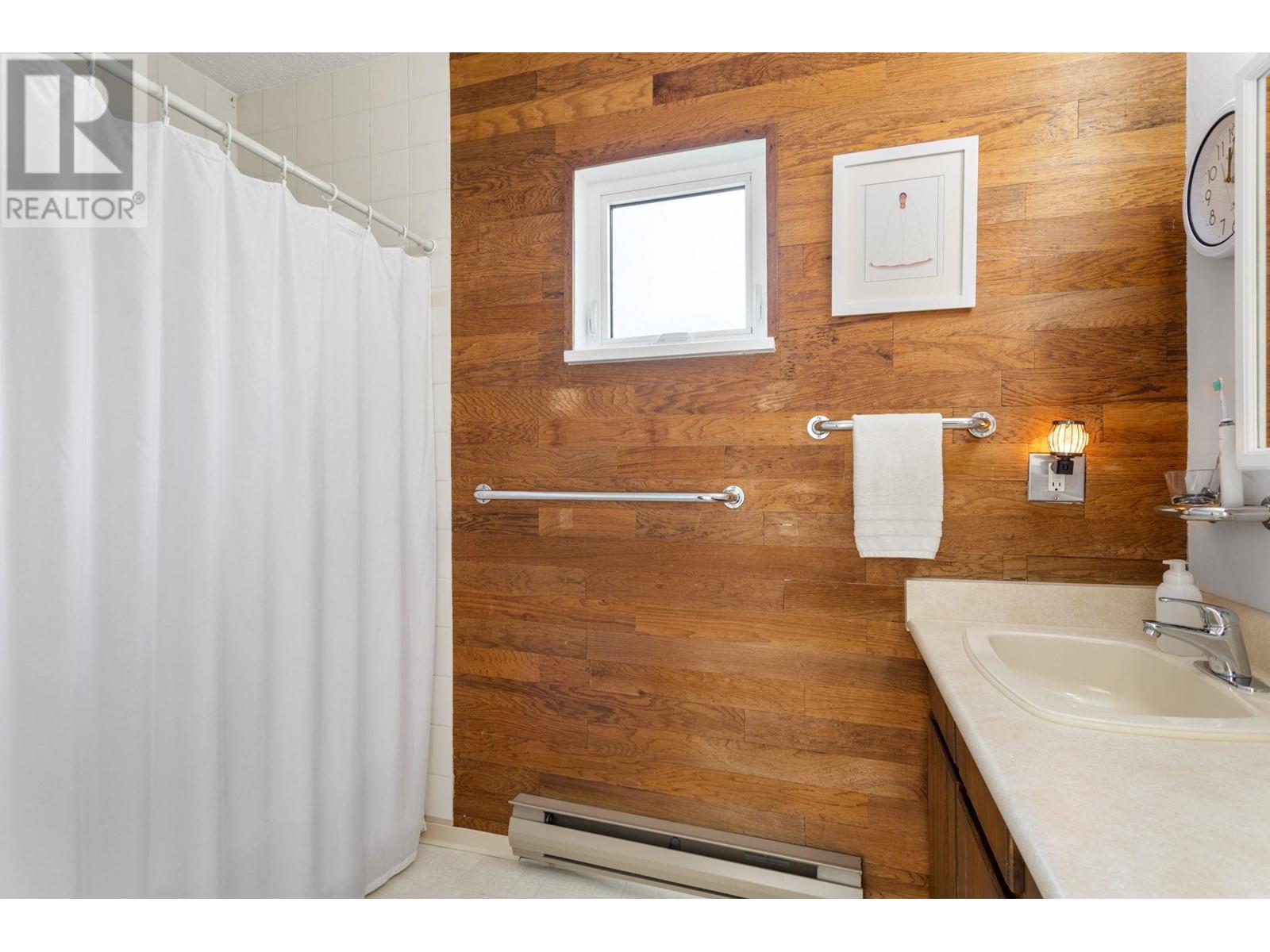 Listing Picture 11 of 40 : 2312-2318 W 6TH AVENUE, Vancouver / 溫哥華 - 魯藝地產 Yvonne Lu Group - MLS Medallion Club Member