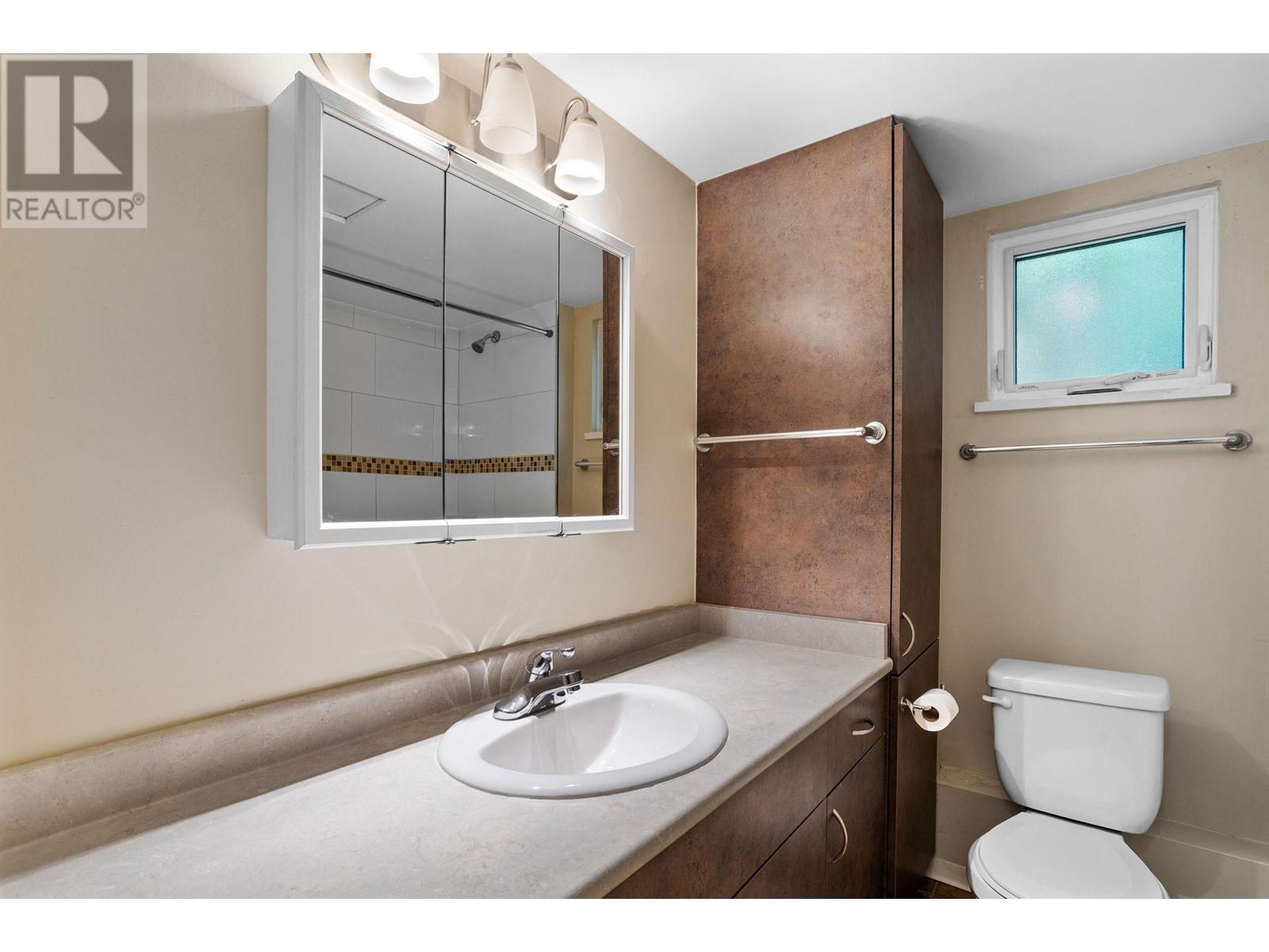 Listing Picture 35 of 40 : 2312-2318 W 6TH AVENUE, Vancouver / 溫哥華 - 魯藝地產 Yvonne Lu Group - MLS Medallion Club Member