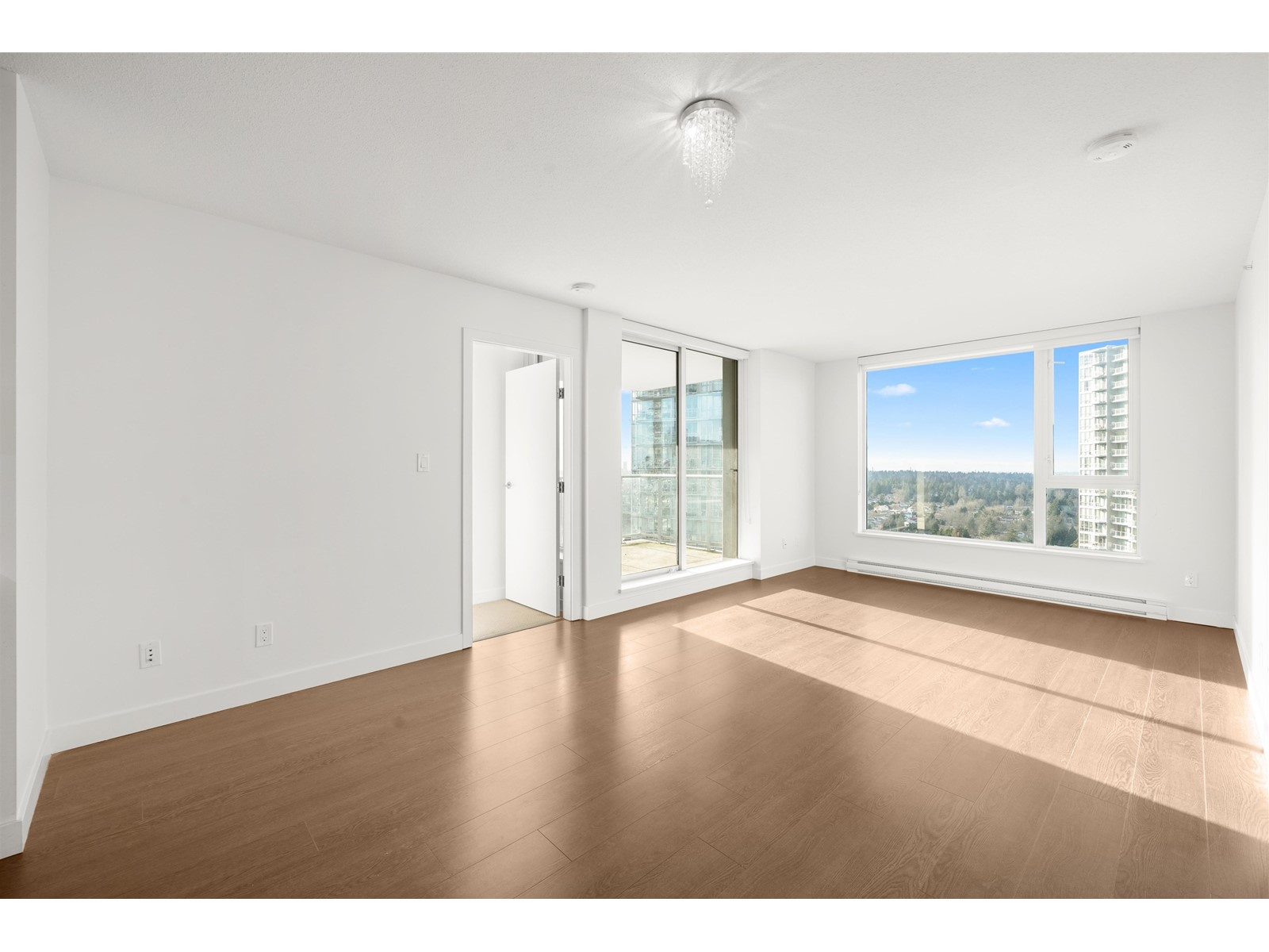 Property at 3306 13696 100 AVENUE image 2