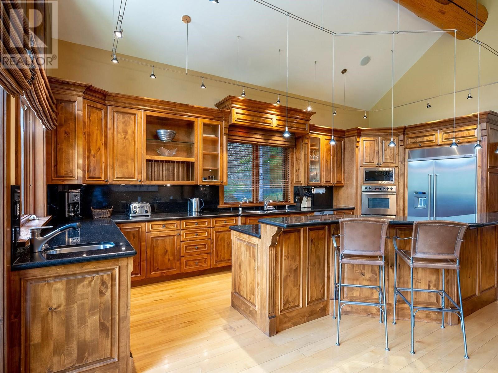 3220 Peak Drive, Whistler, British Columbia  V8E 0V4 - Photo 11 - R2889102