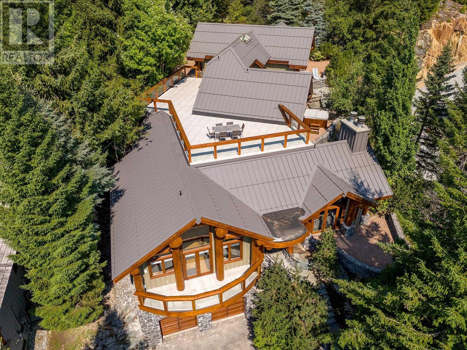 3220 Peak Drive, Whistler, British Columbia  V8E 0V4 - Photo 3 - R2889102