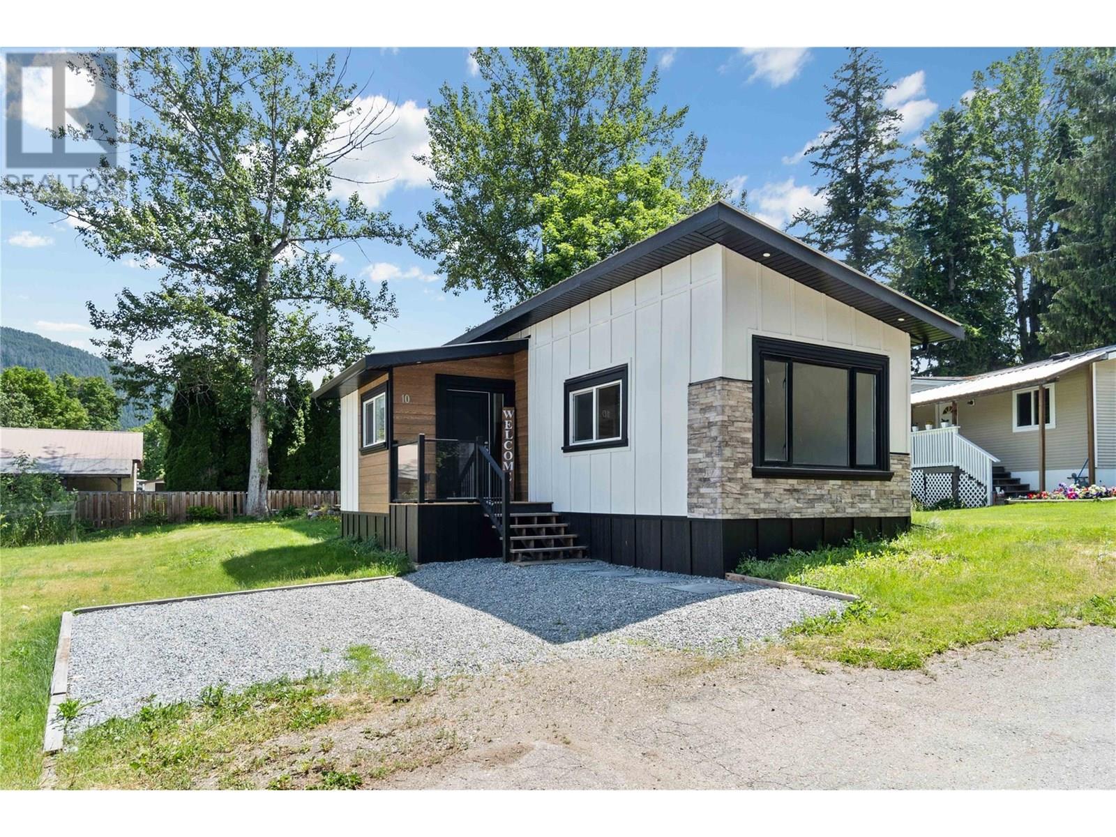 4061 11 Avenue Ne Unit# 10, Salmon Arm, British Columbia  V1E 1C7 - Photo 2 - 10330889